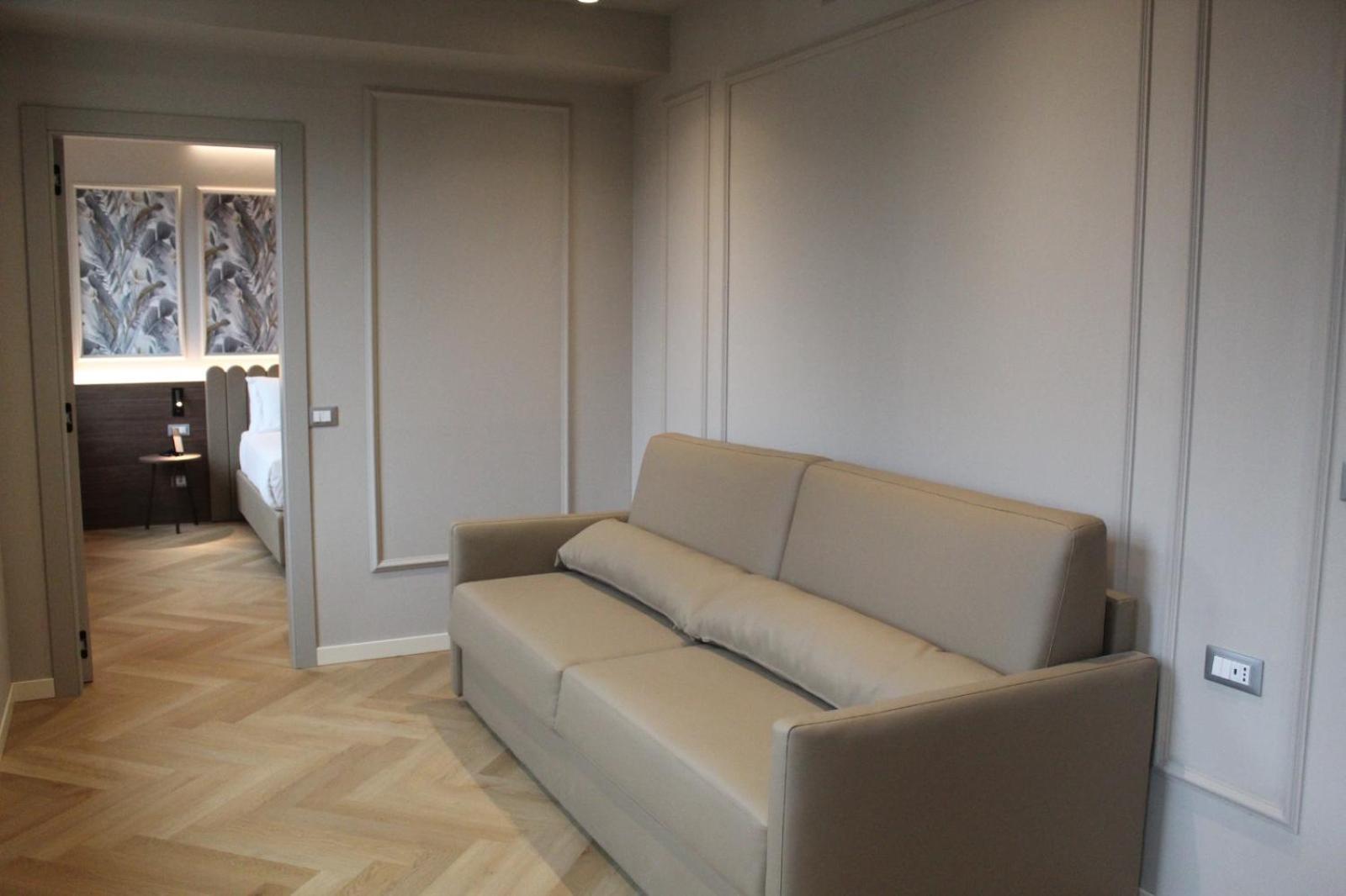 Suite - Photo 5