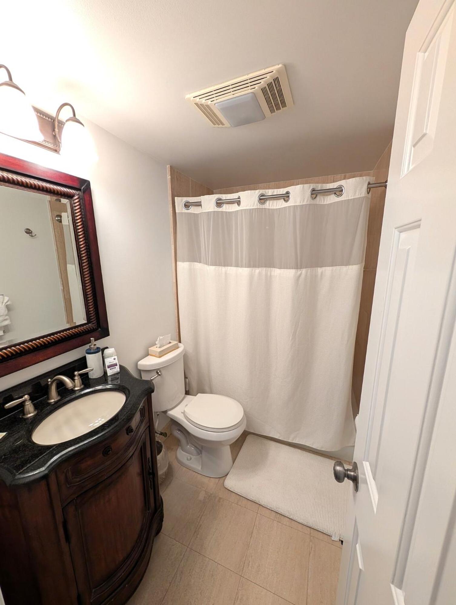 Queen Room with Balcony photo 2