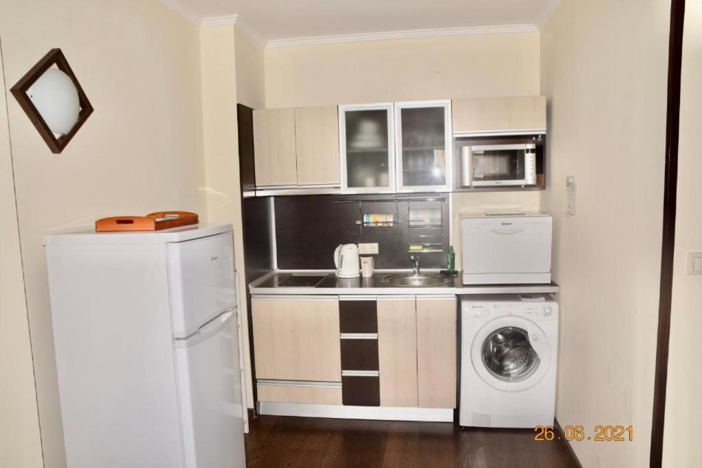 One-Bedroom Apartment with Balcony and Water View photo 1