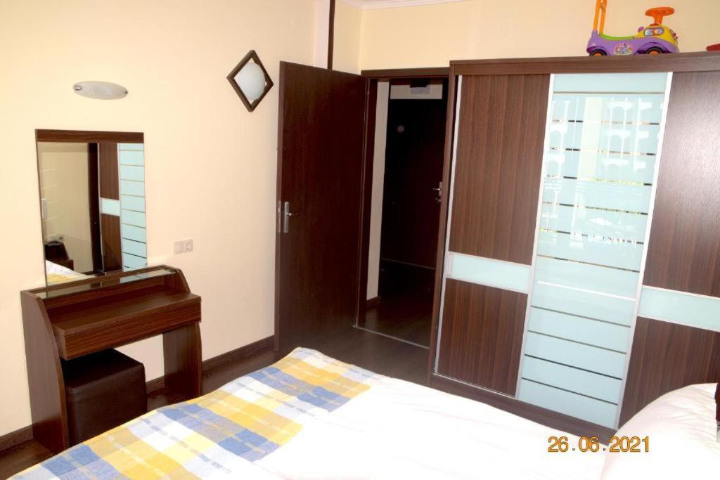 One-Bedroom Apartment with Balcony and Water View photo 2