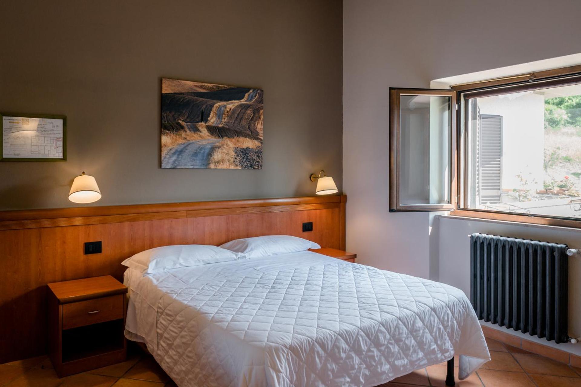 Standard King Room photo 1