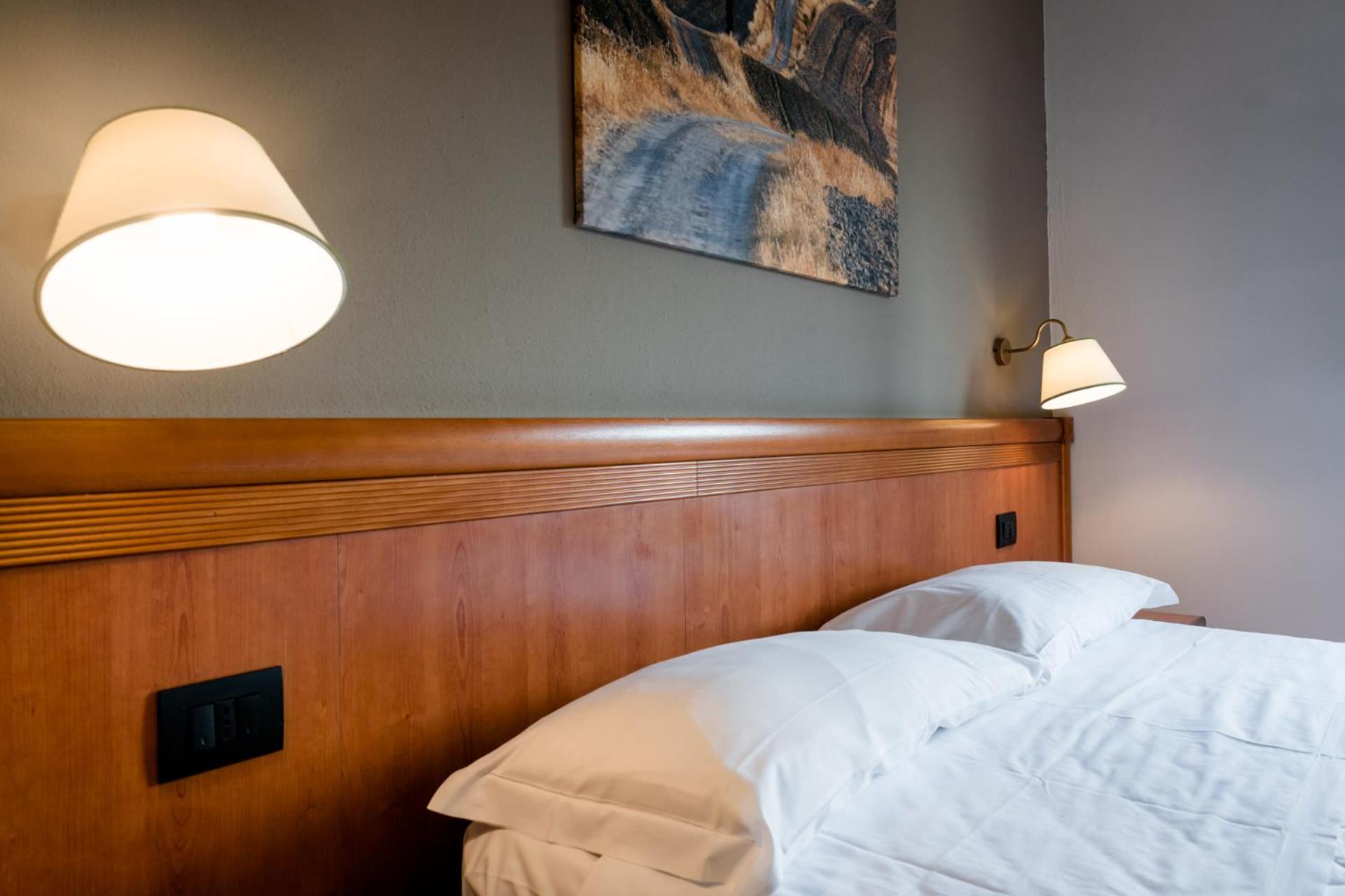Standard King Room photo 3