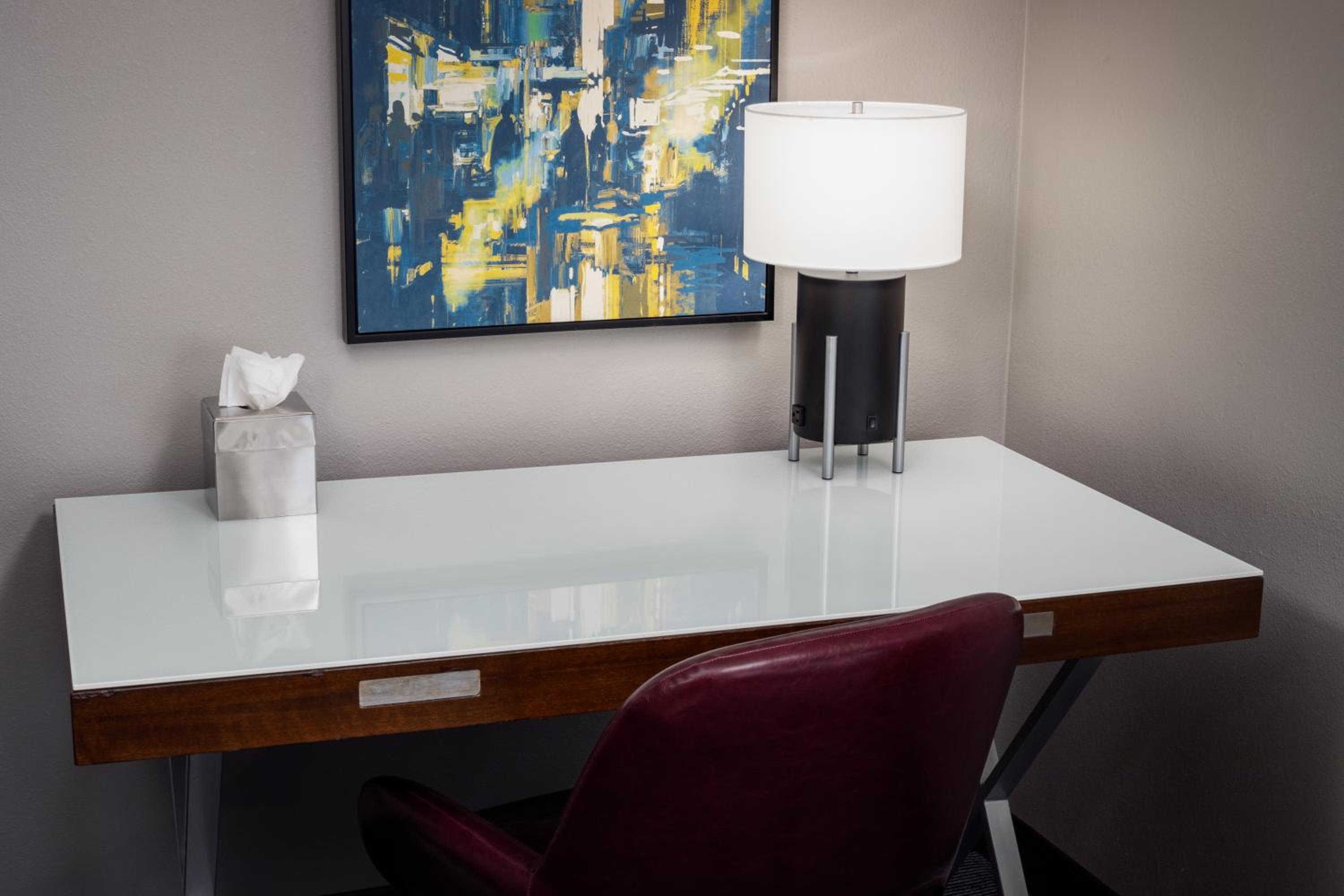 King Room with City View - Photo 3