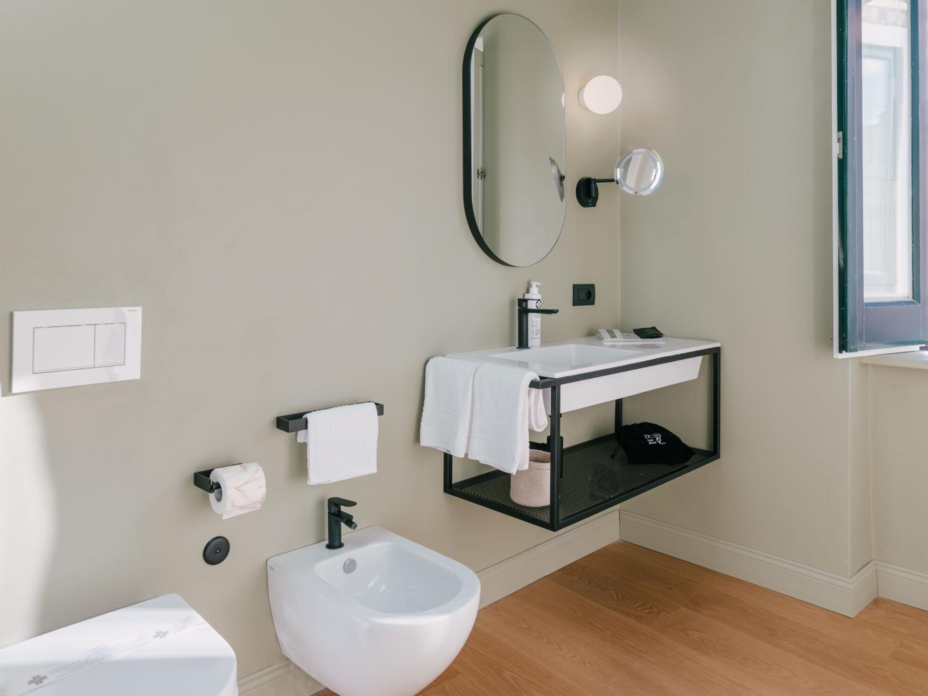 Double Room Signature
