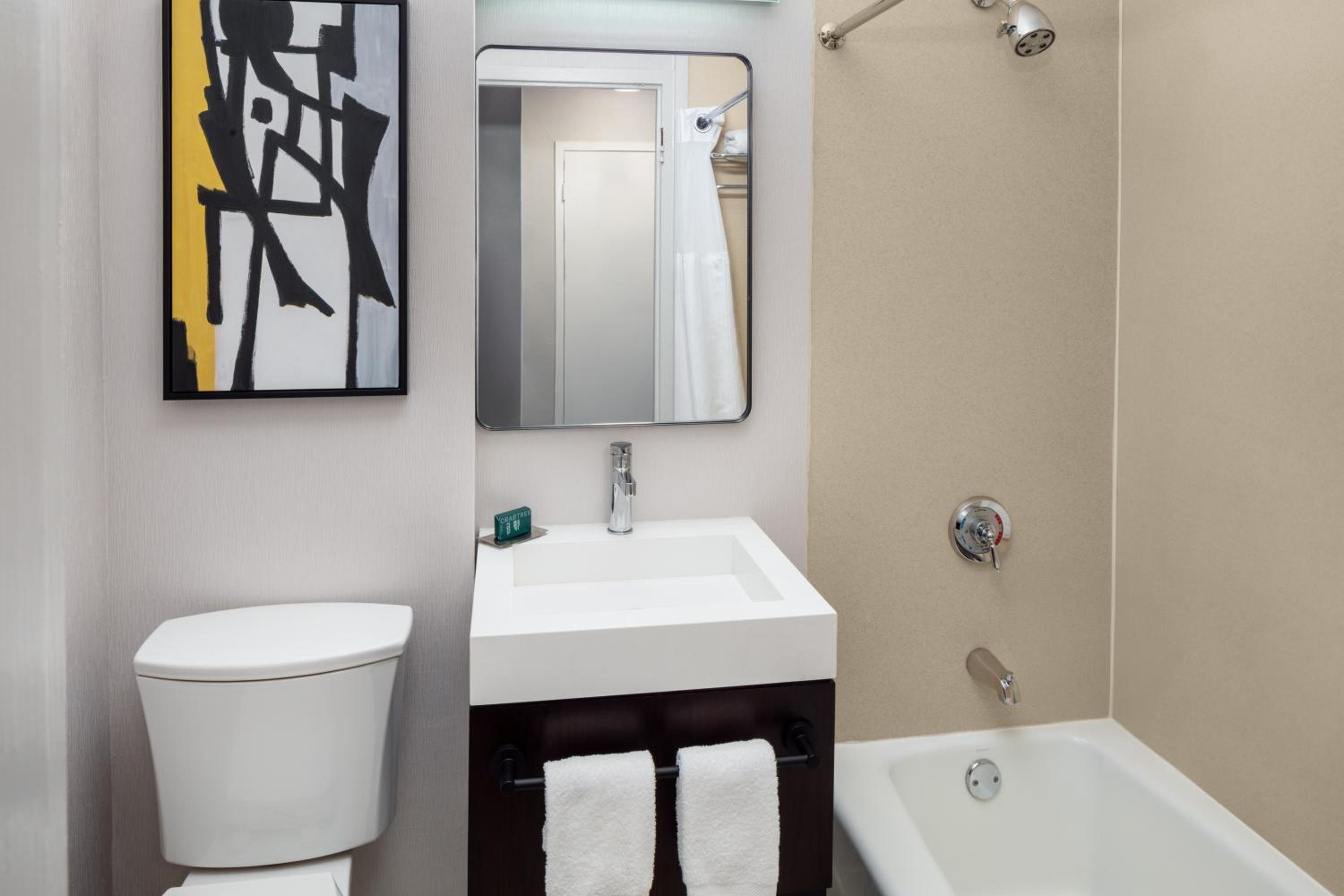 Two-Room Corner King Suite with City View - Photo 5