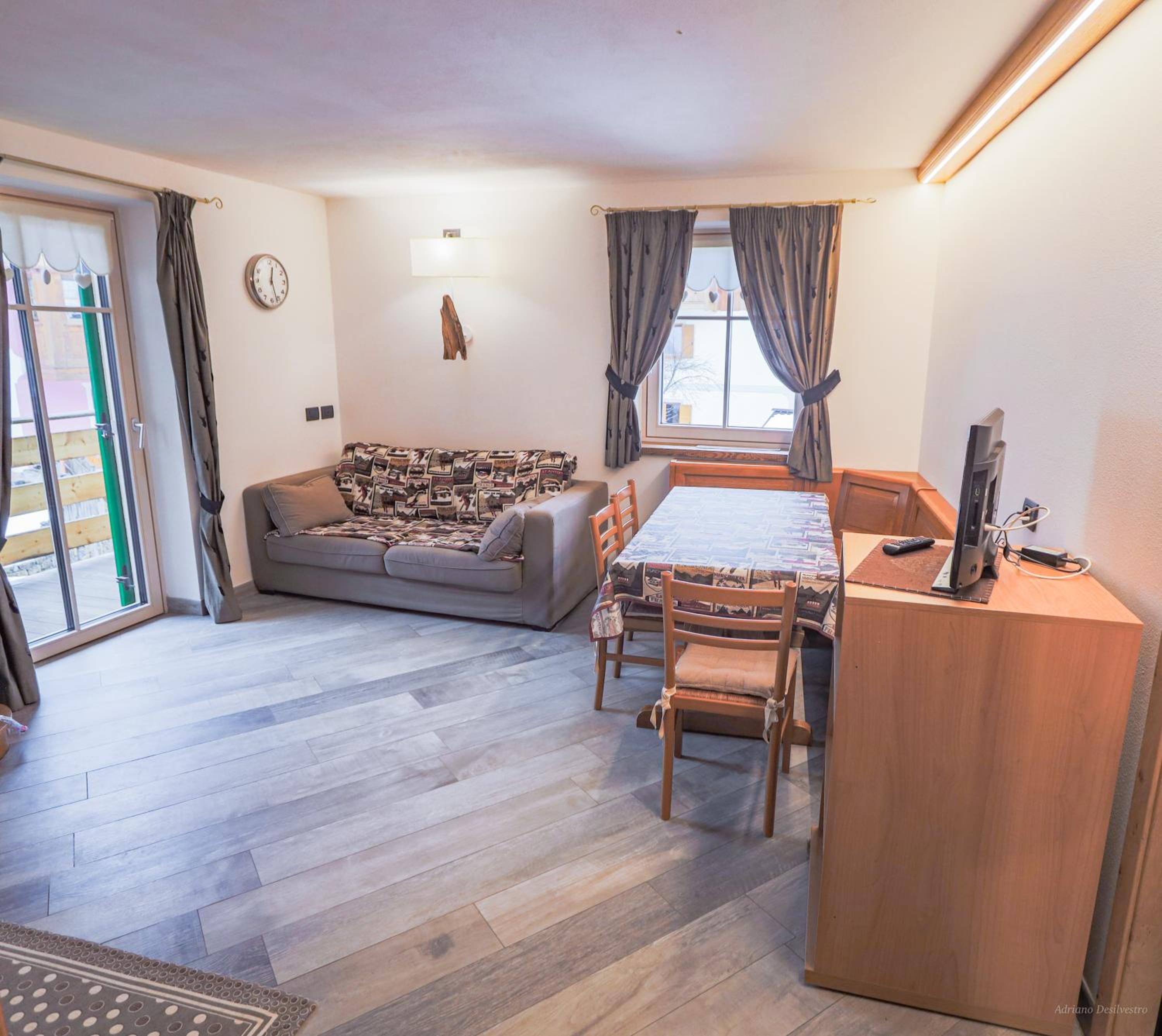 King Suite with Balcony photo 2