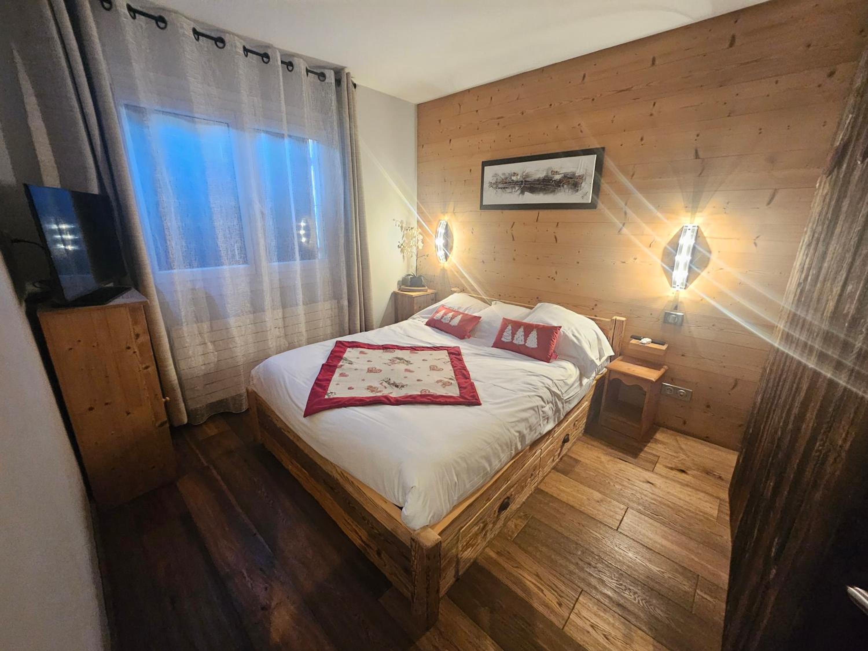 1-bedroom apartment, balcony, mountain view