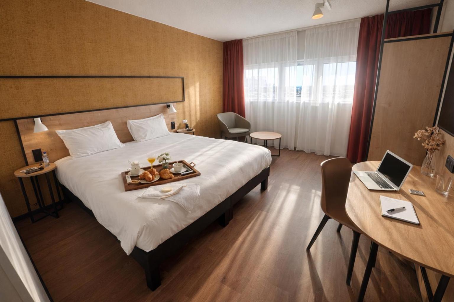Premium King Room - Photo 2
