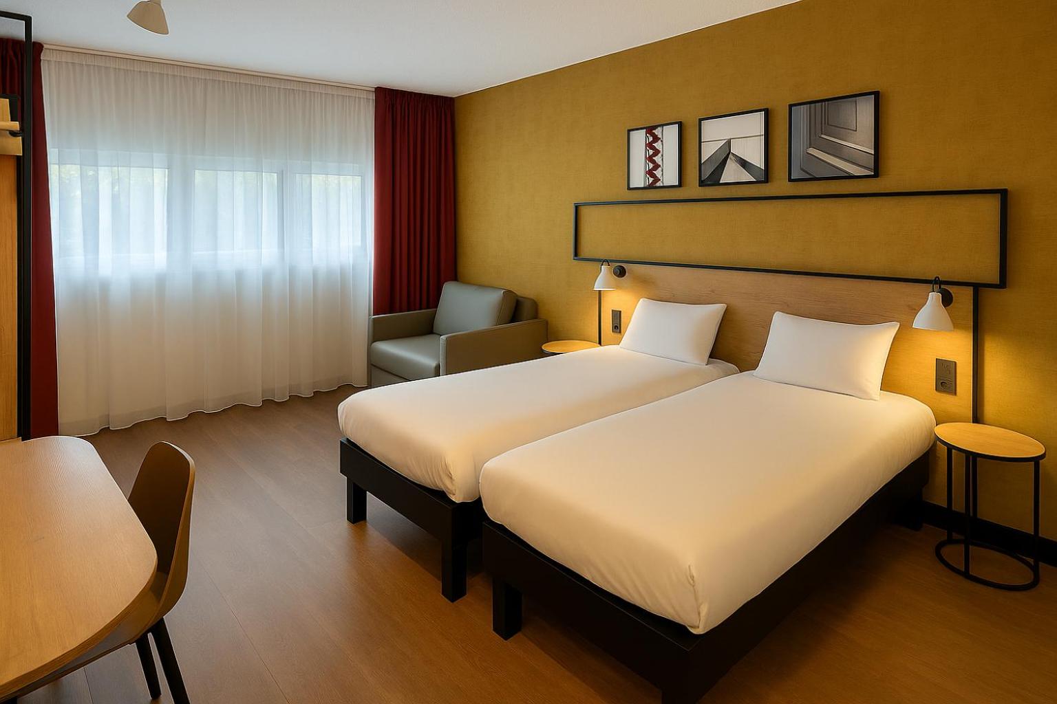 Classic Room with Two Single Beds and Sofa Bed  - Photo 1