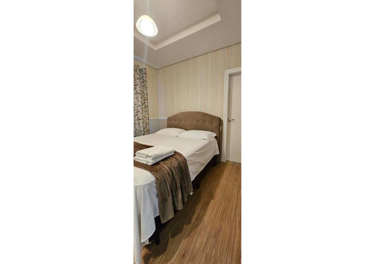 Deluxe Queen Suite photo 2