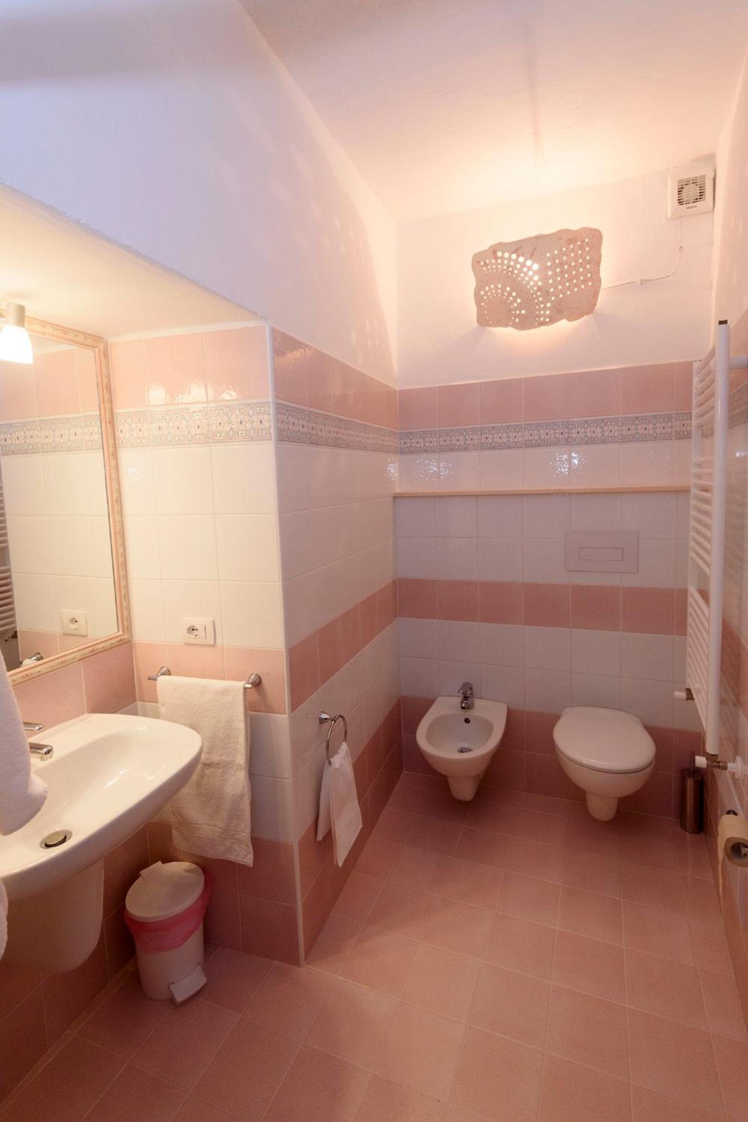 Deluxe Twin Room - Photo 6