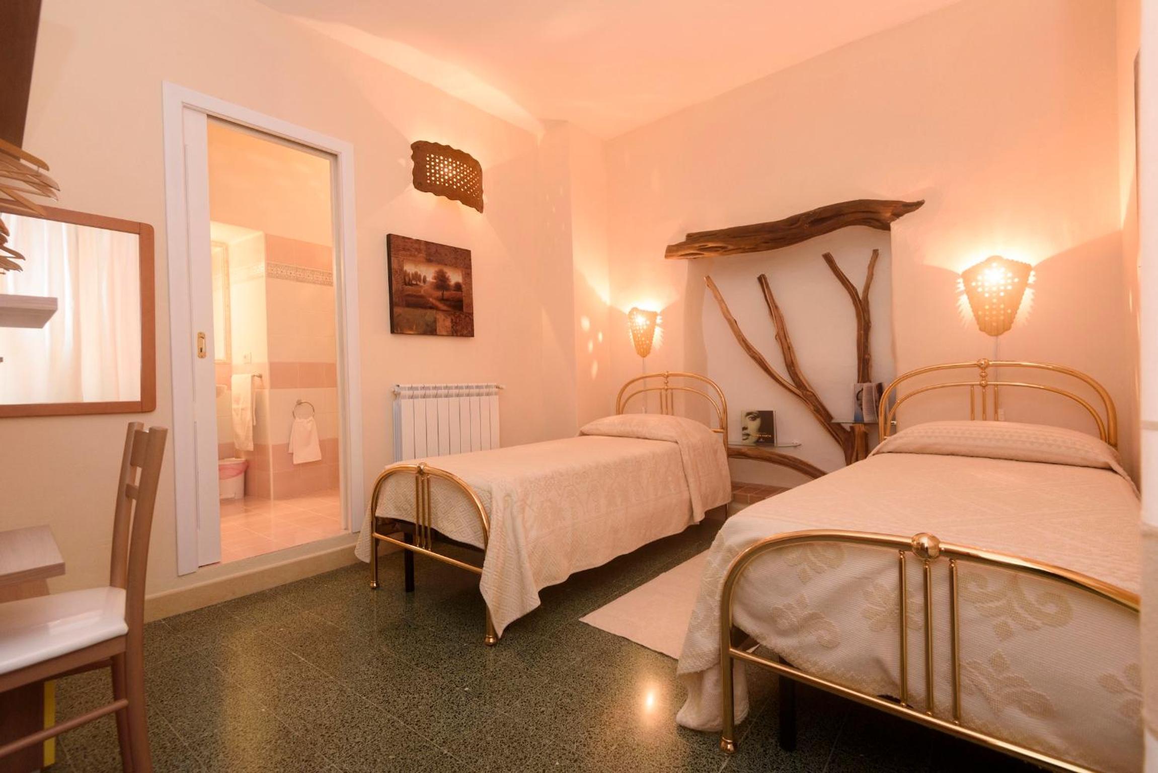 Deluxe Twin Room - Photo 3