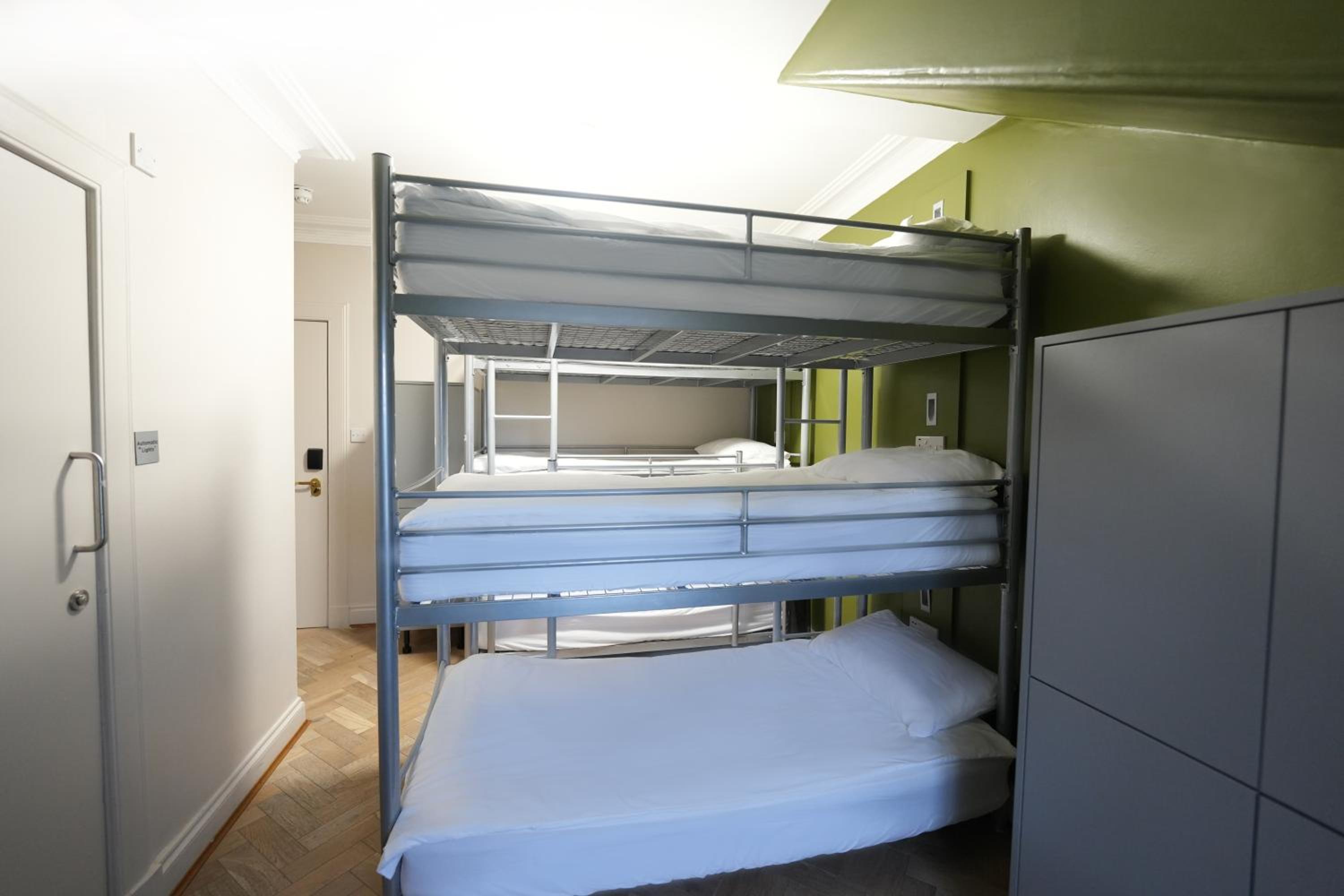 6-Bed Mixed Dormitory Room photo 3