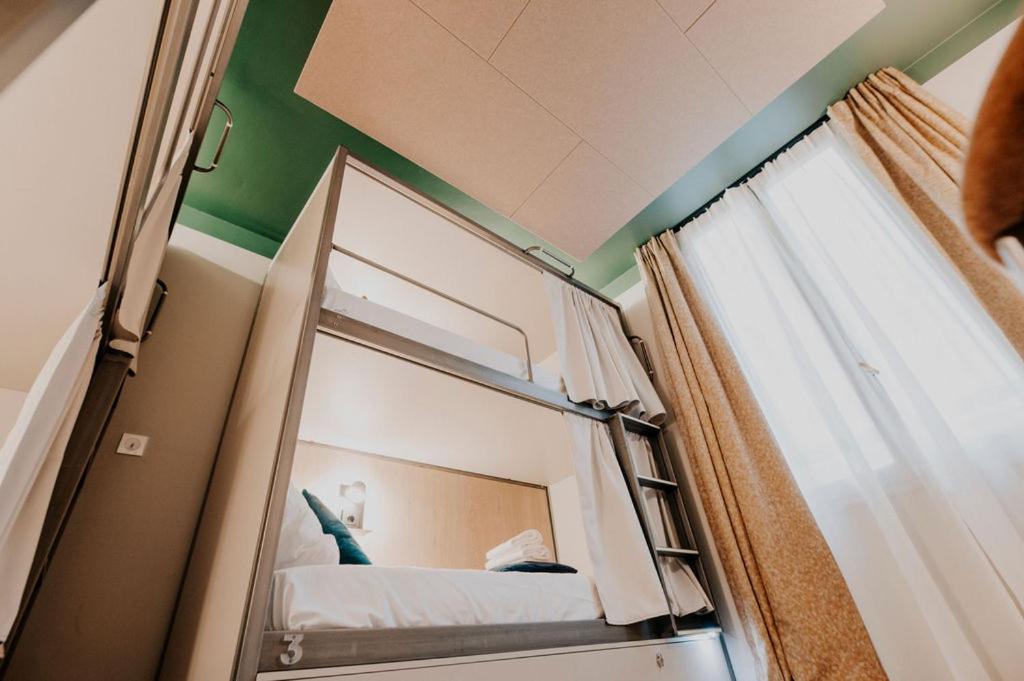 Bed in 4-Bed Mixed Dormitory Room photo 3
