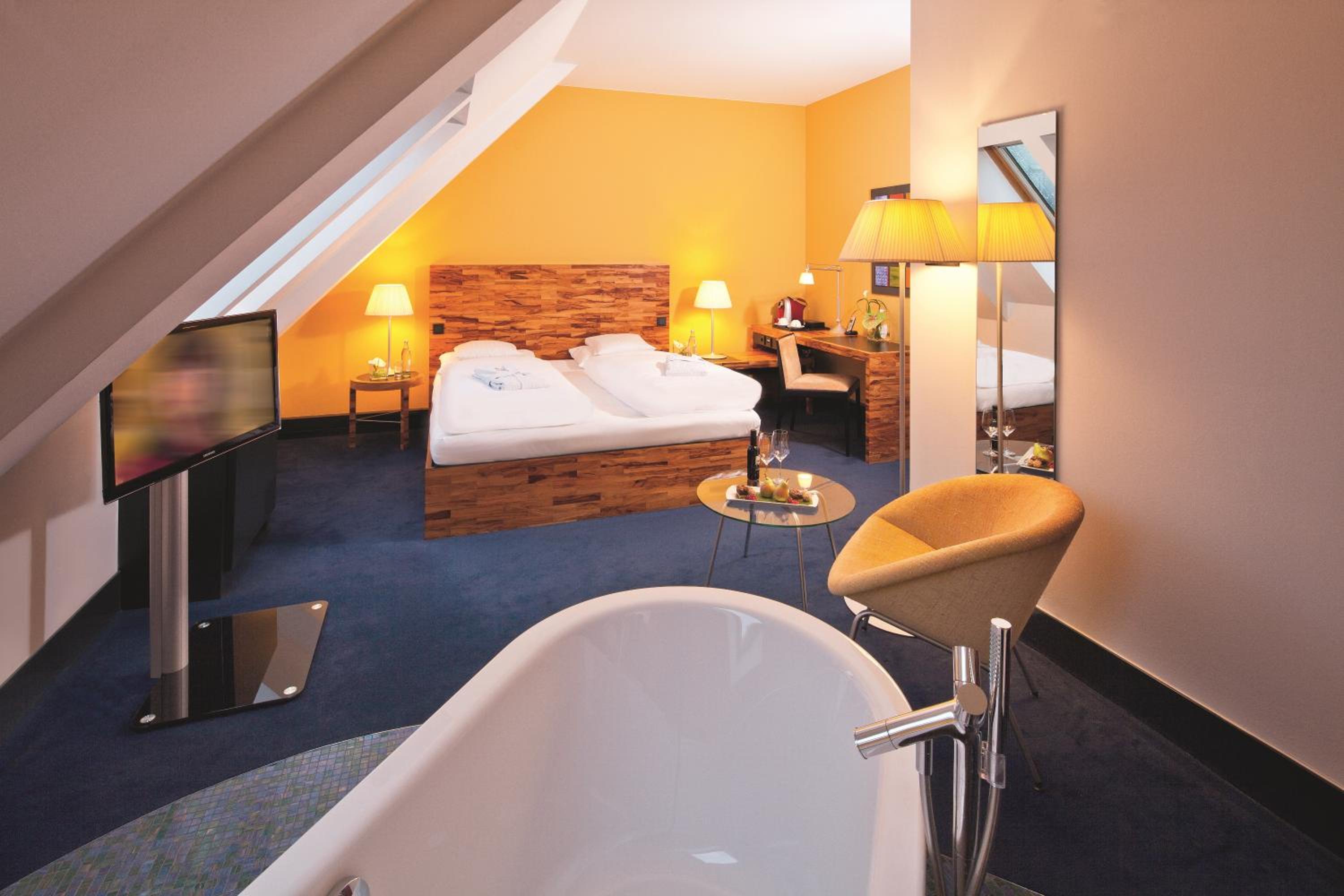 Deluxe King Room photo 1