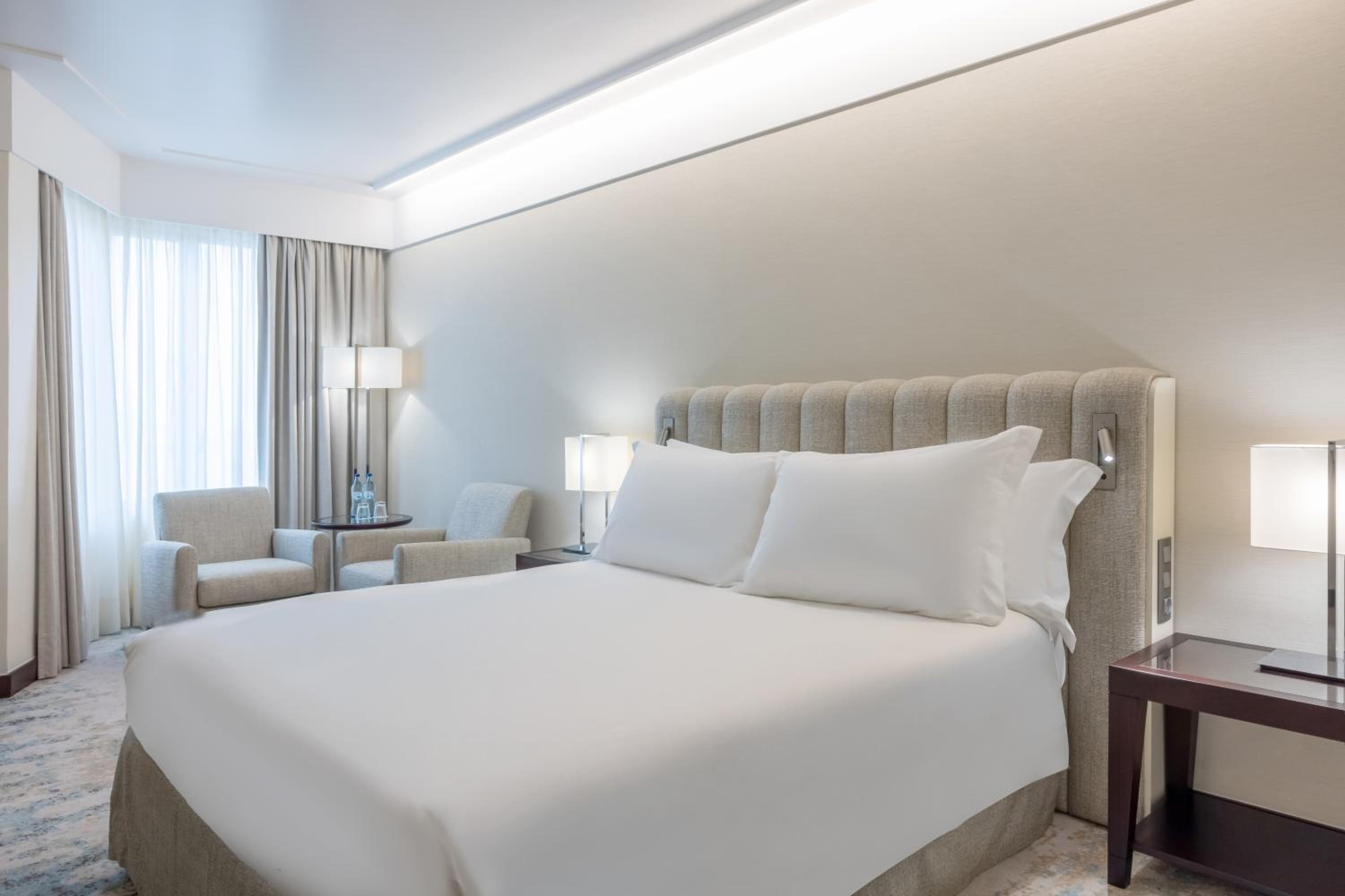 Standard Queen Room - High Floor - Photo 1