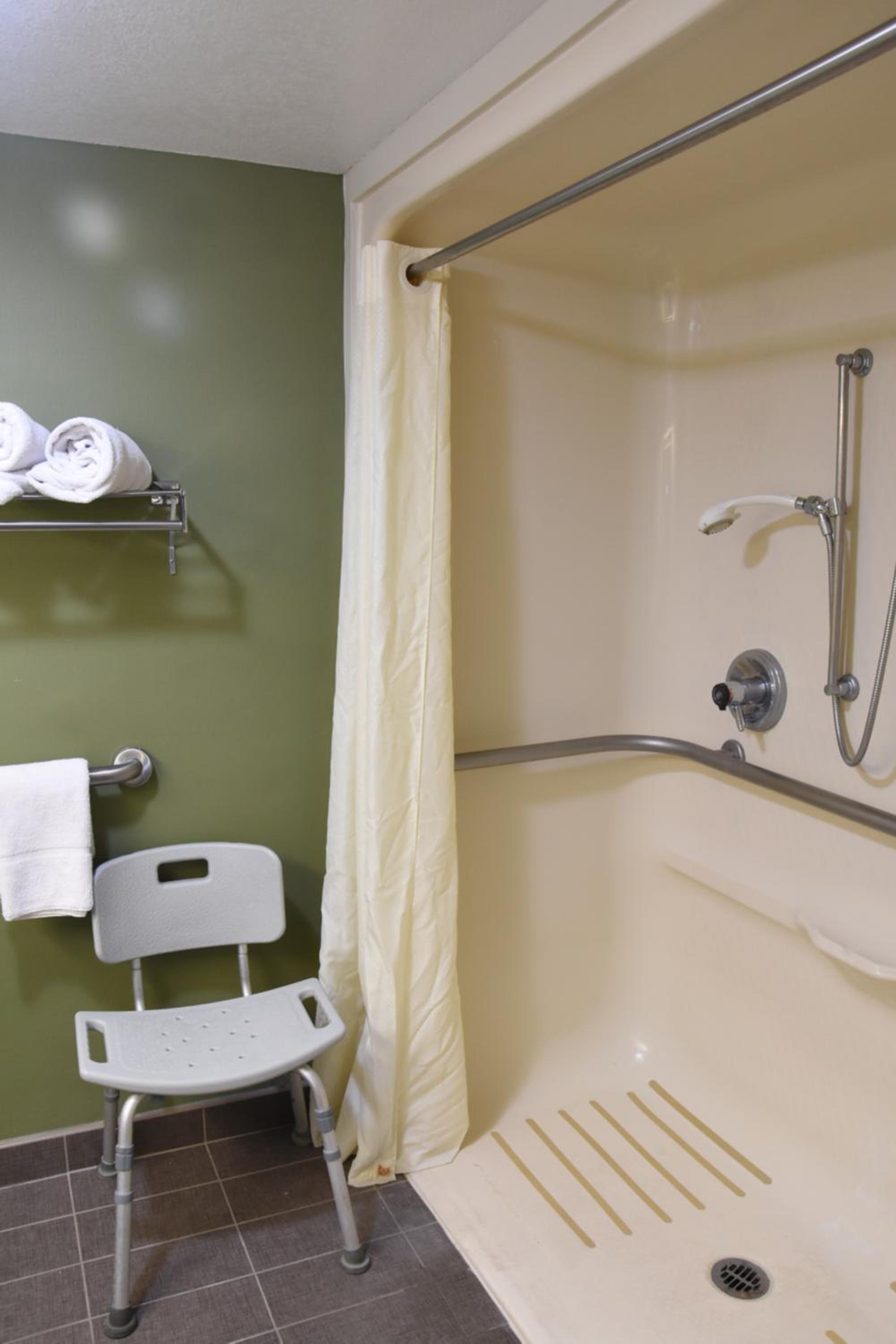 Queen Room - Disability Access photo 2