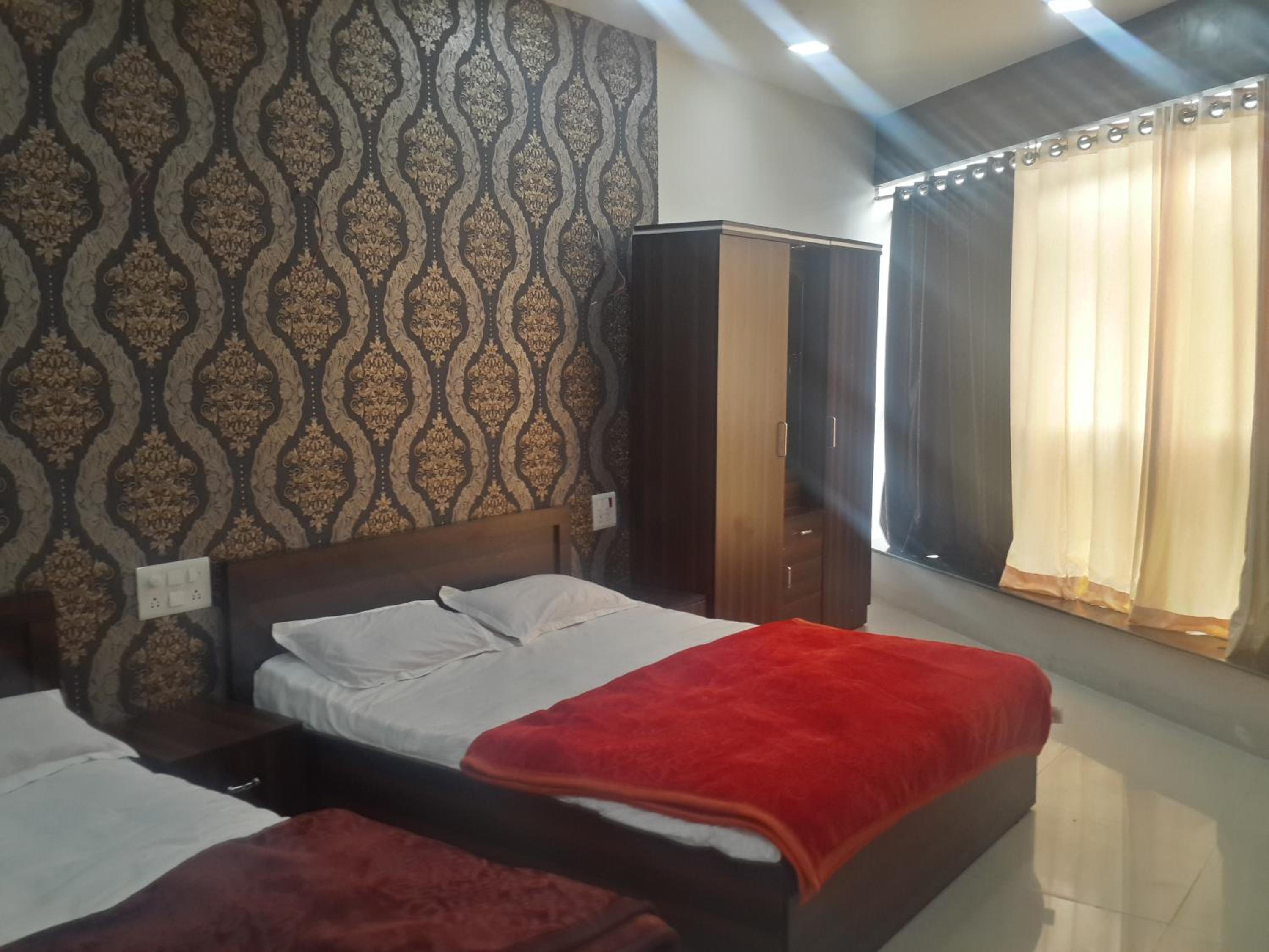 Family Room (AC) - Photo 1