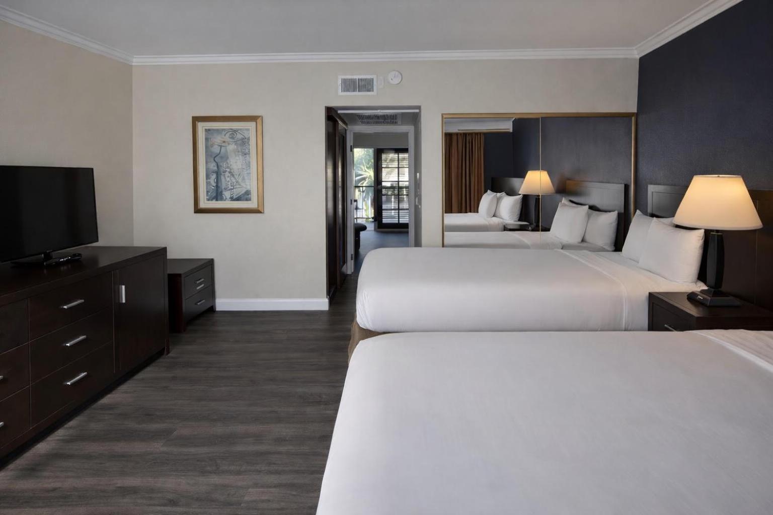 Queen Suite with Two Queen Beds and Sofa Bed - Courtyard View