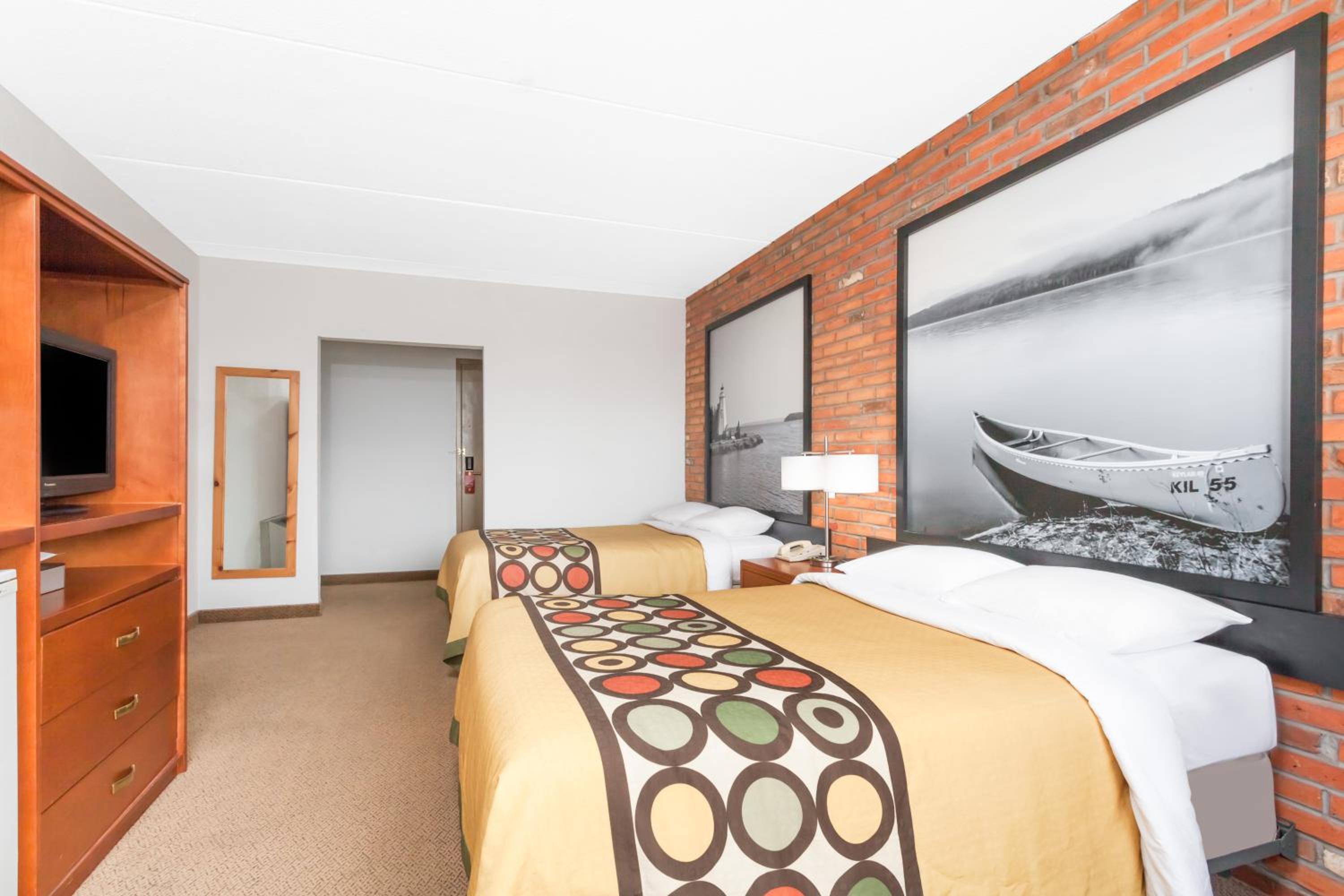 Deluxe Queen Room with Two Queen Beds - Non-Smoking - Photo 1