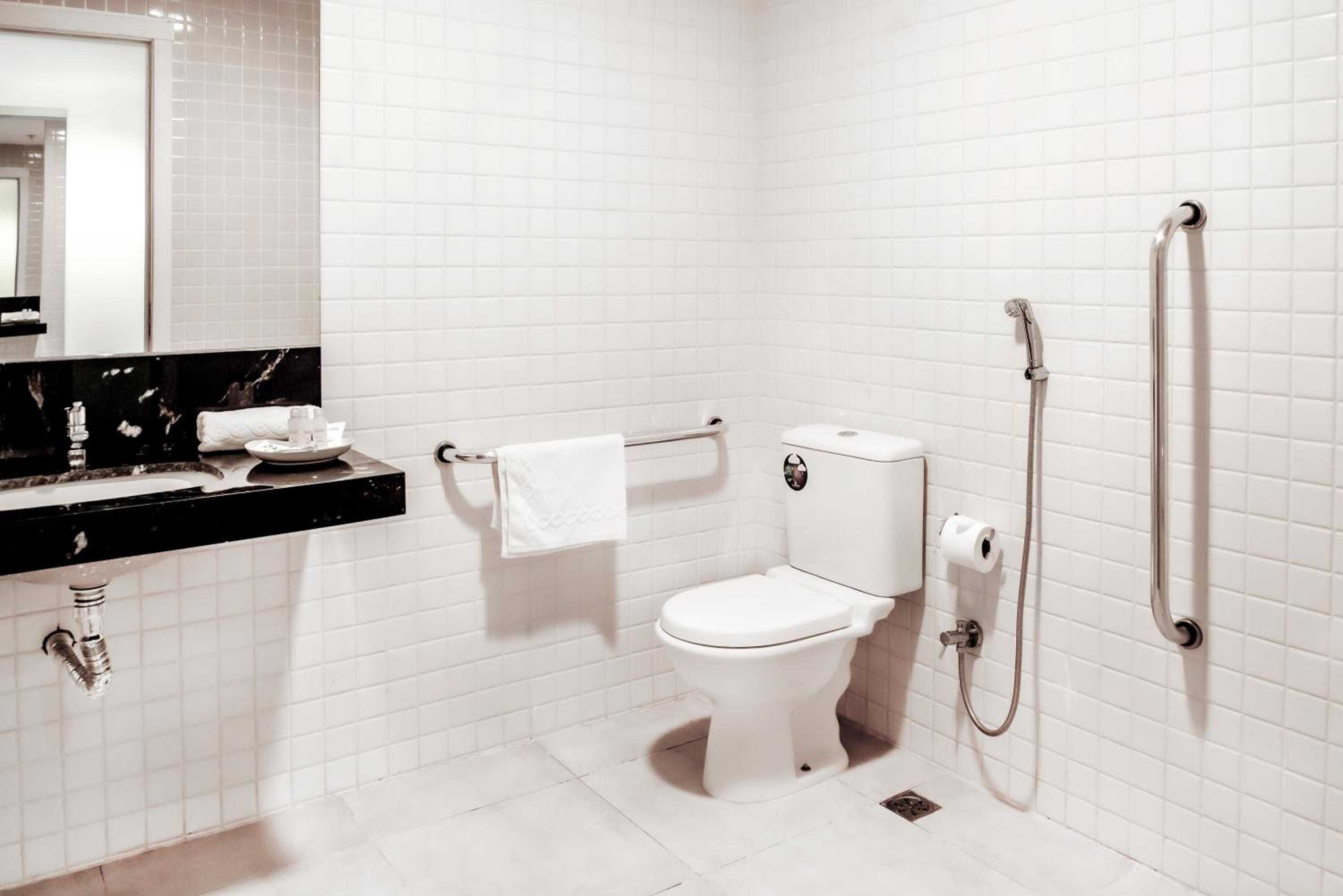 Quadruple Room - Disability Access photo 1