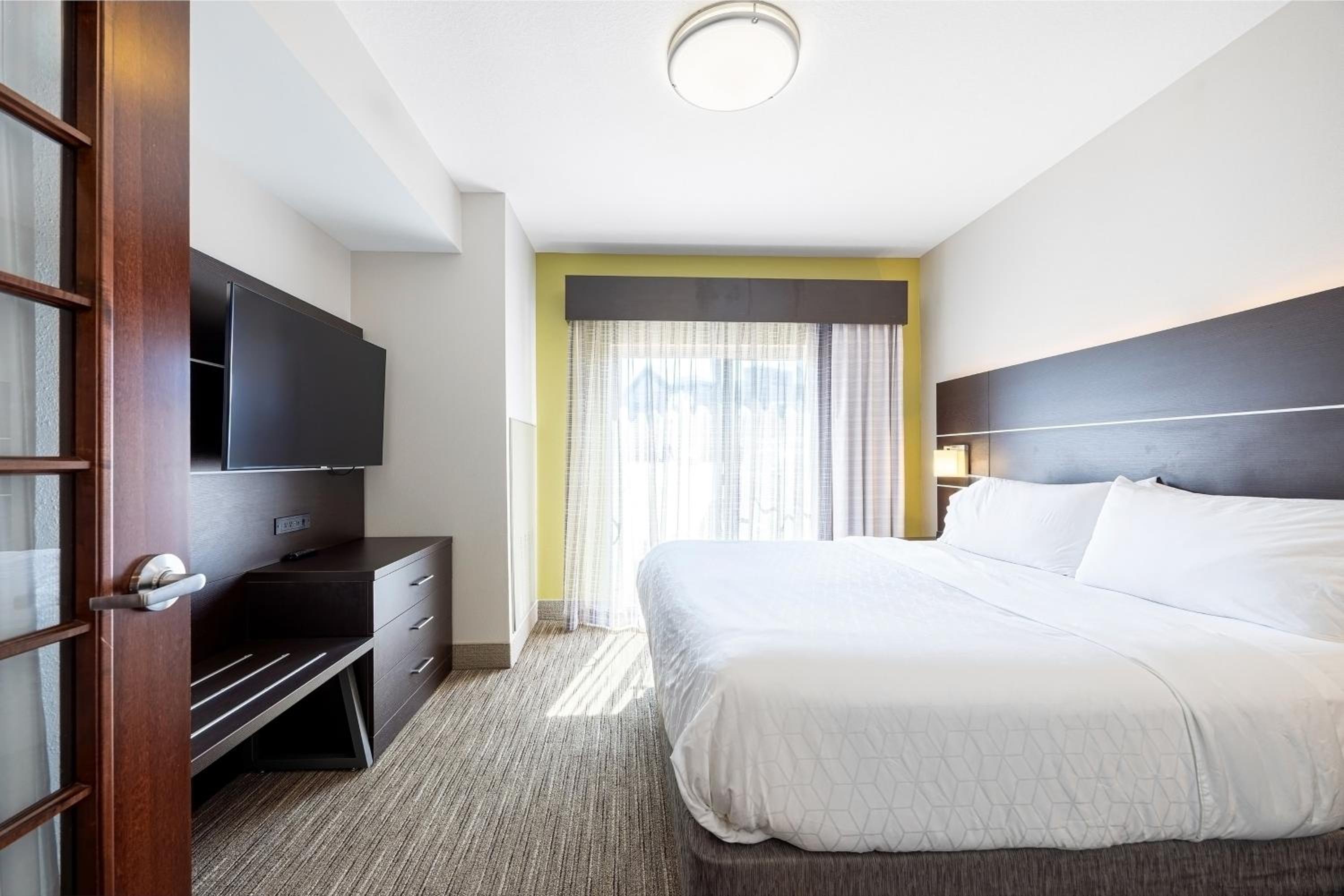 King Suite with Sofa Bed photo 1