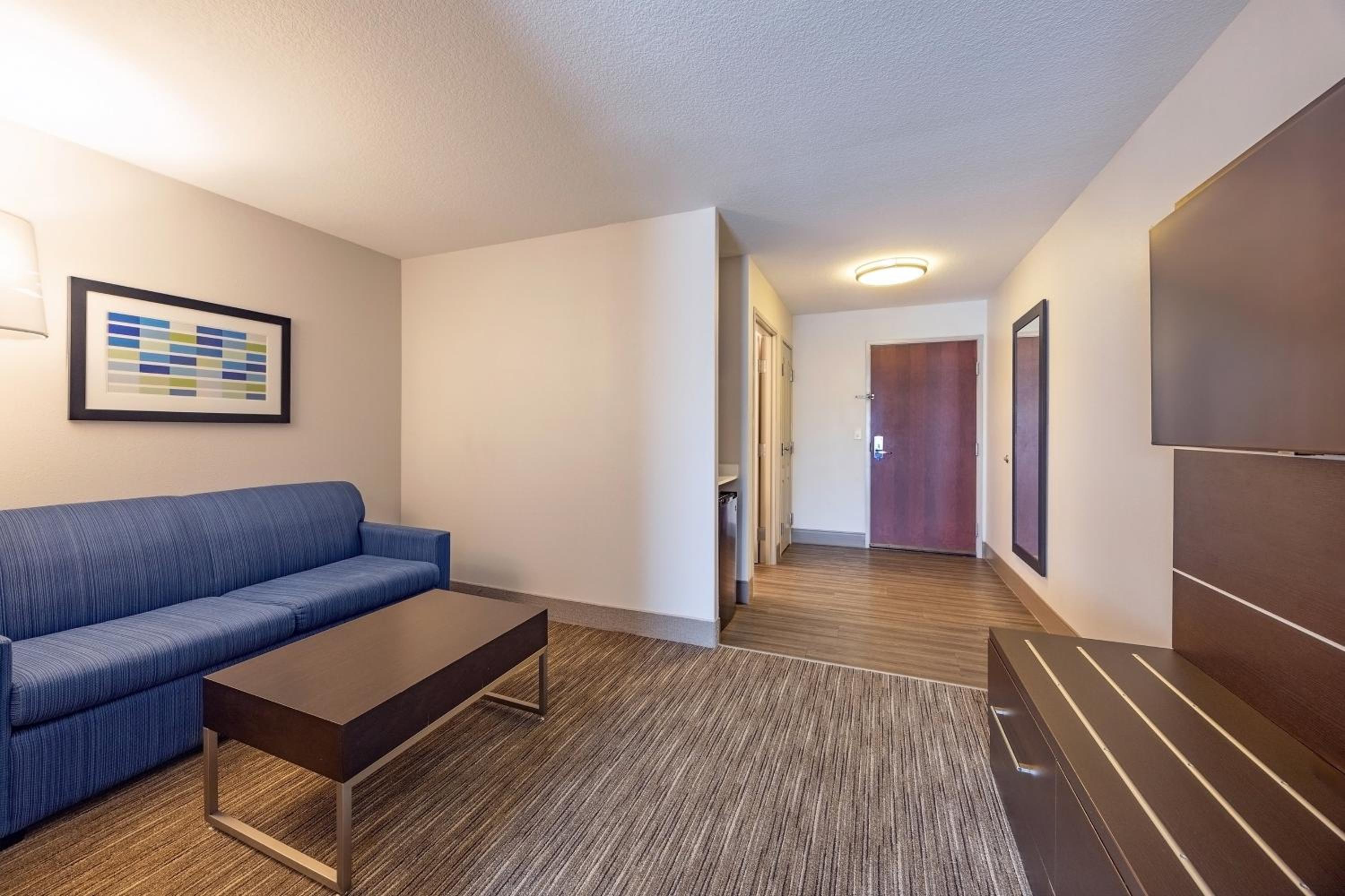Standard King Room with Sofa Bed - Non-Smoking