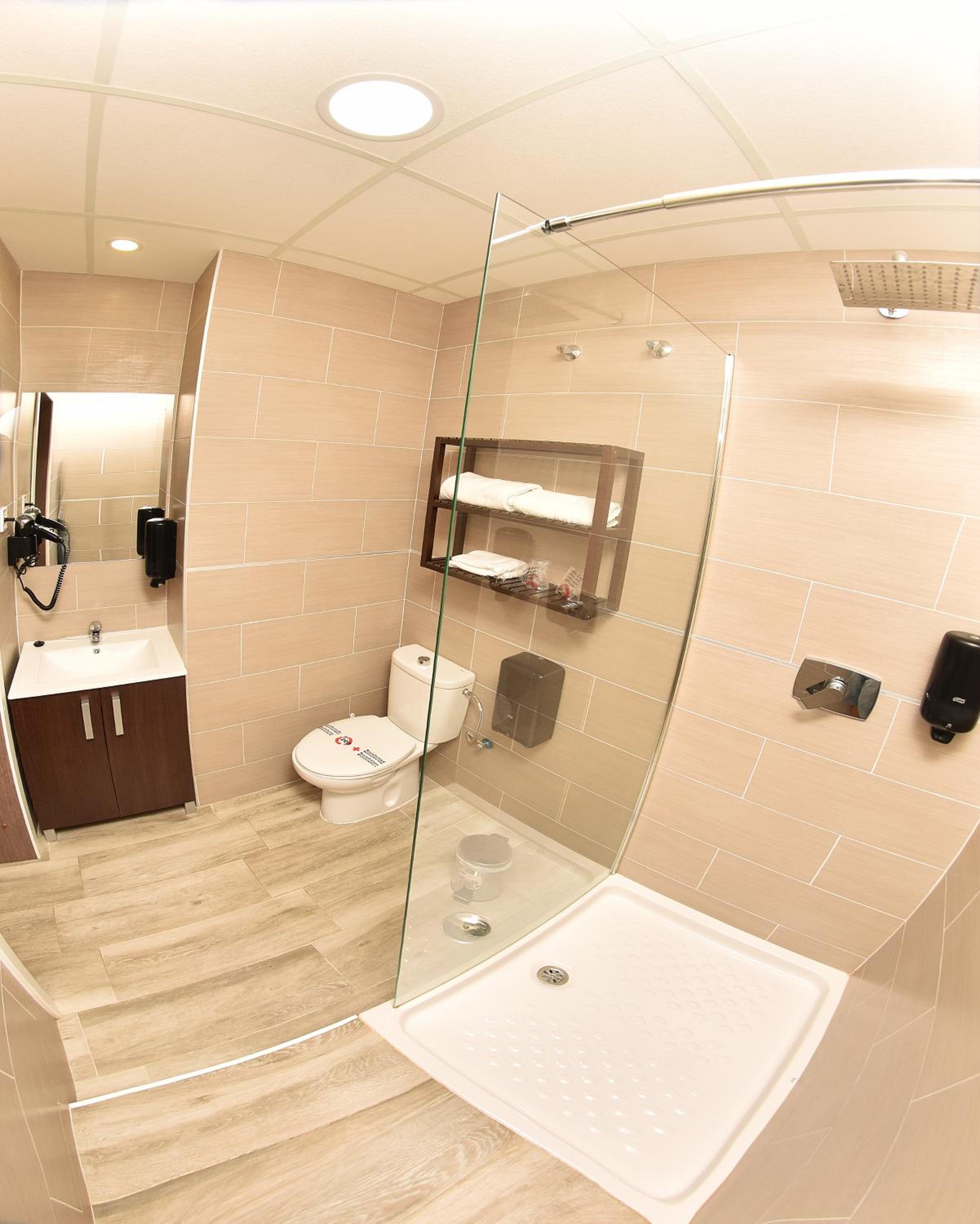 Double or Twin Room with Free Airport Shuttle - Photo 28