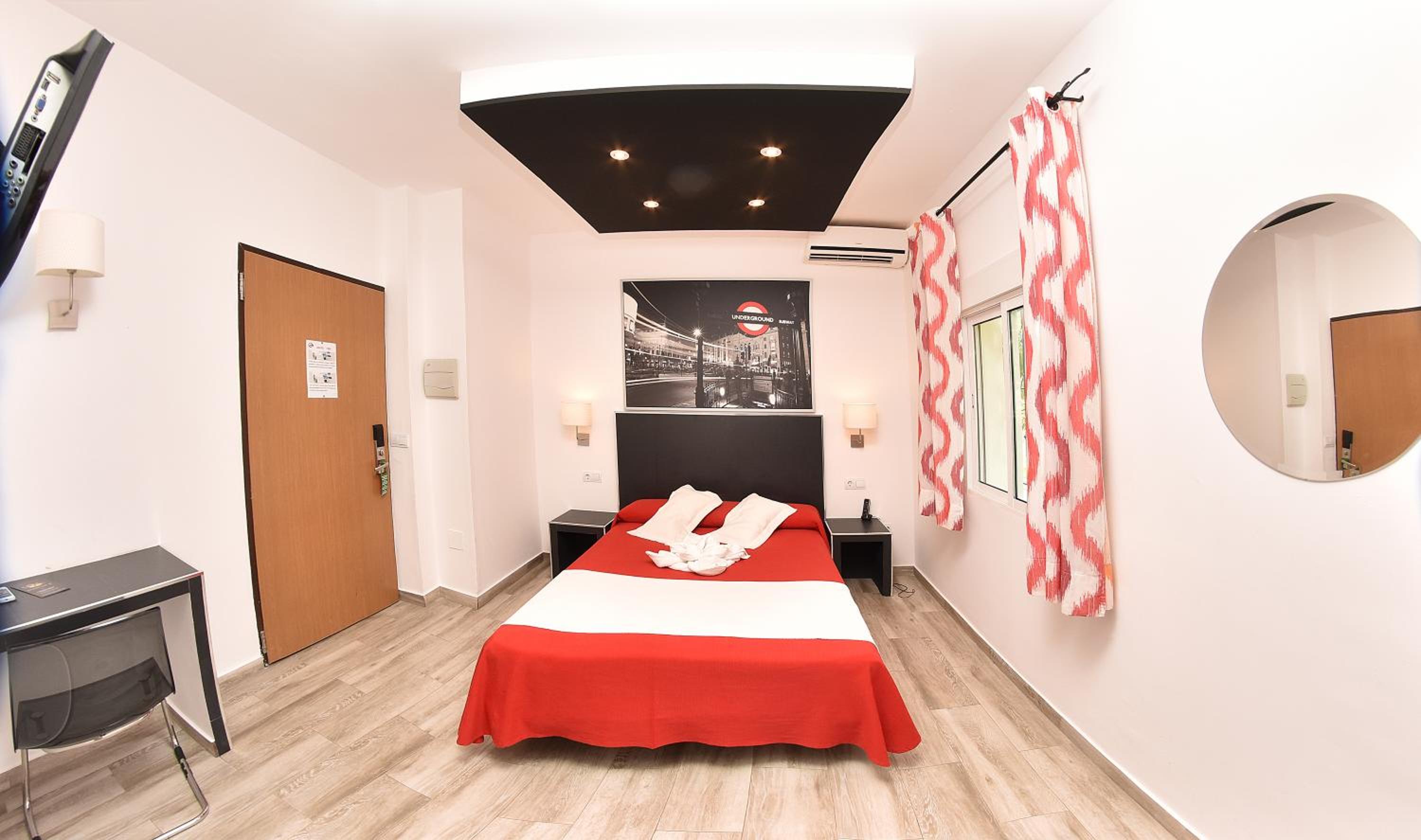 Double or Twin Room with Free Airport Shuttle - Photo 31