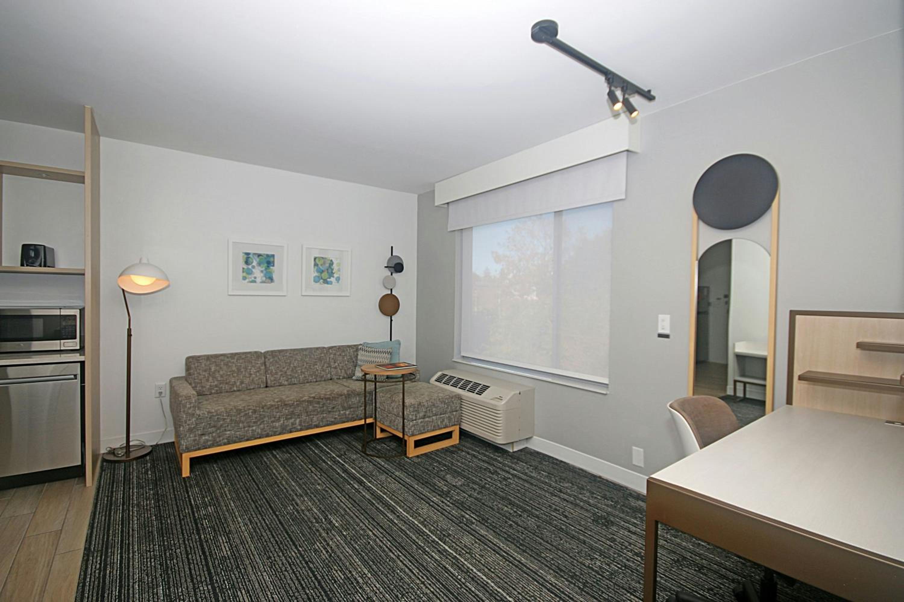 One-Bedroom Queen Suite with Sofa Bed - Photo 5