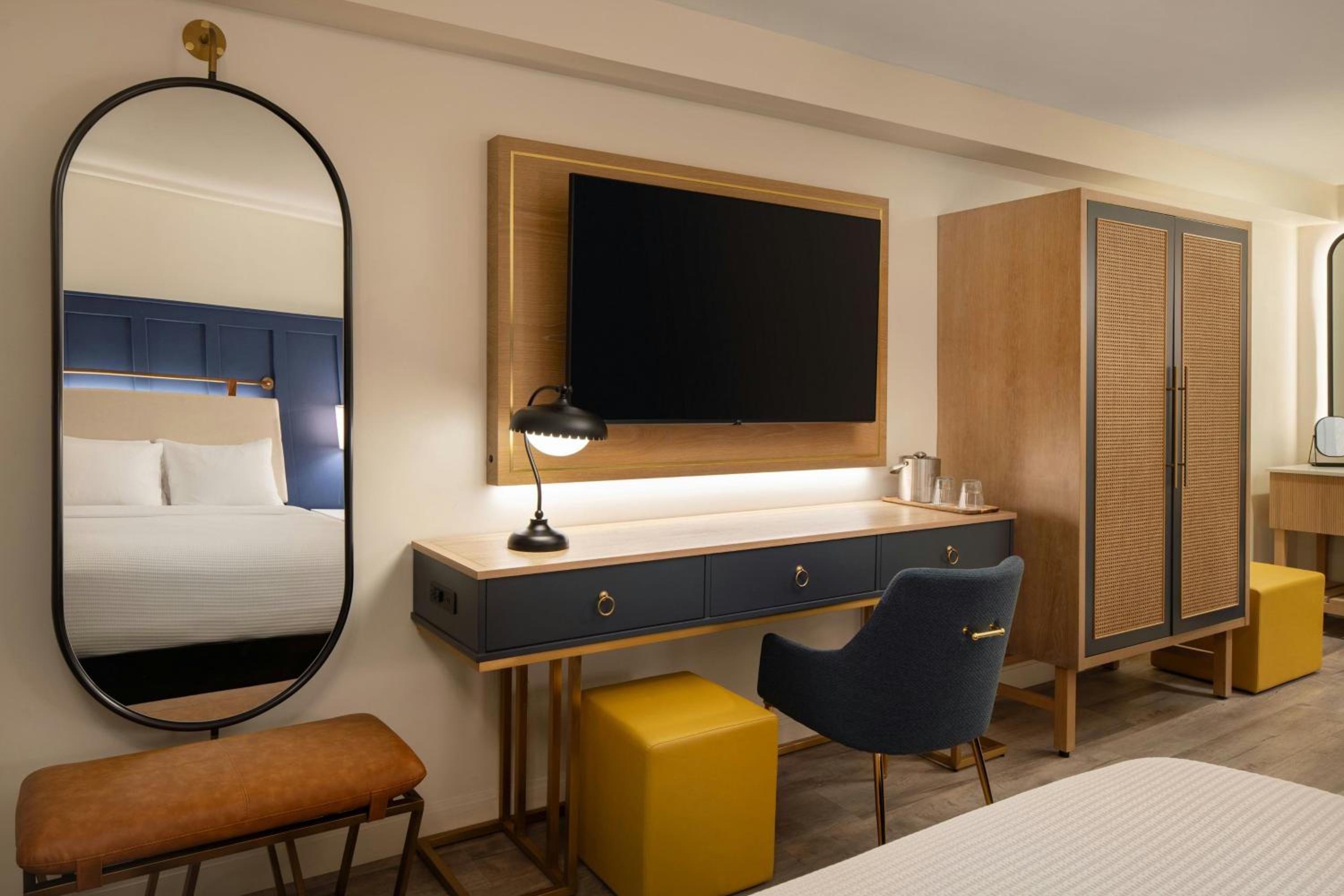Queen Room with Two Queen Beds and Balcony - Photo 2