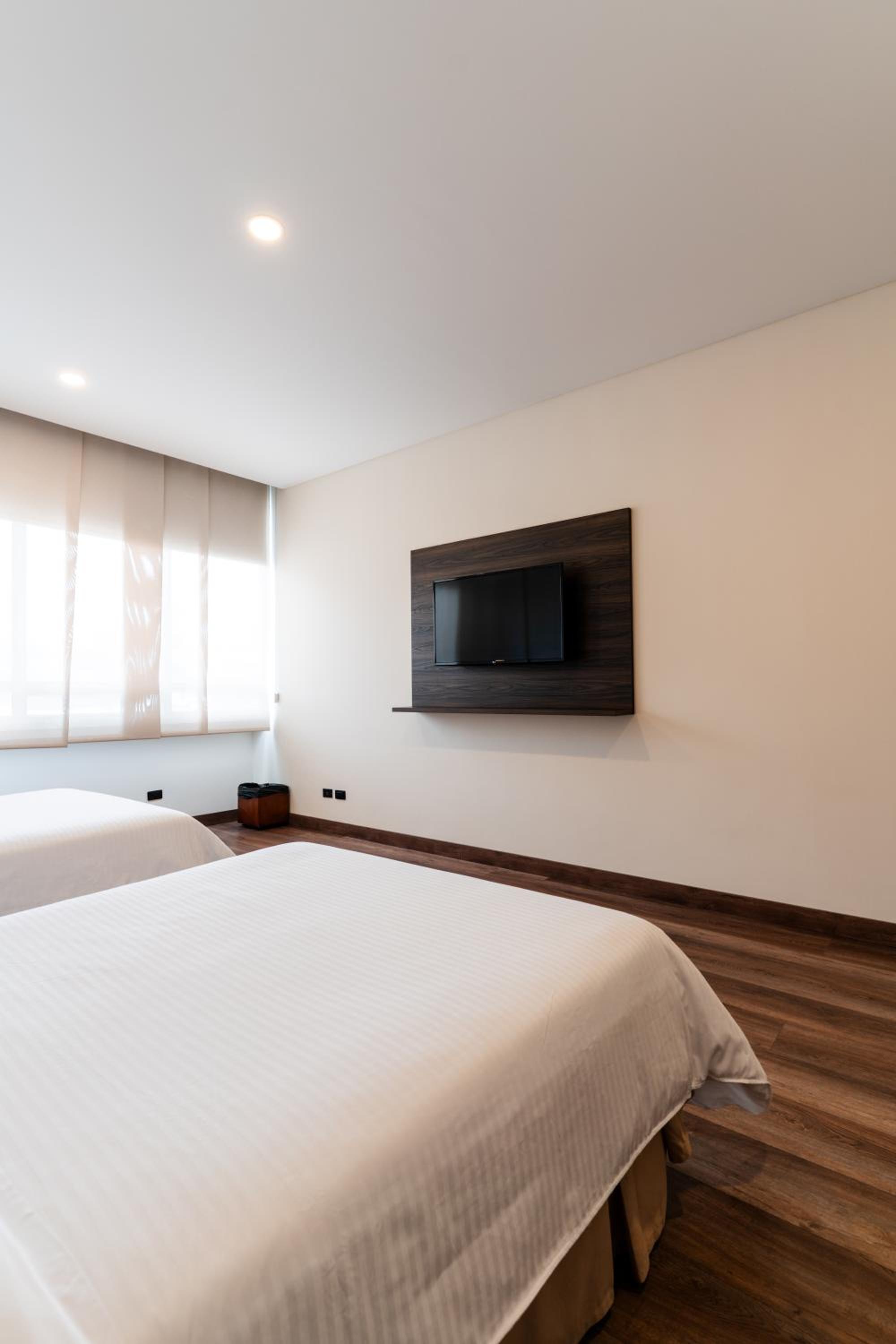 Double Room with Two Double Beds - Non-Smoking - Photo 2