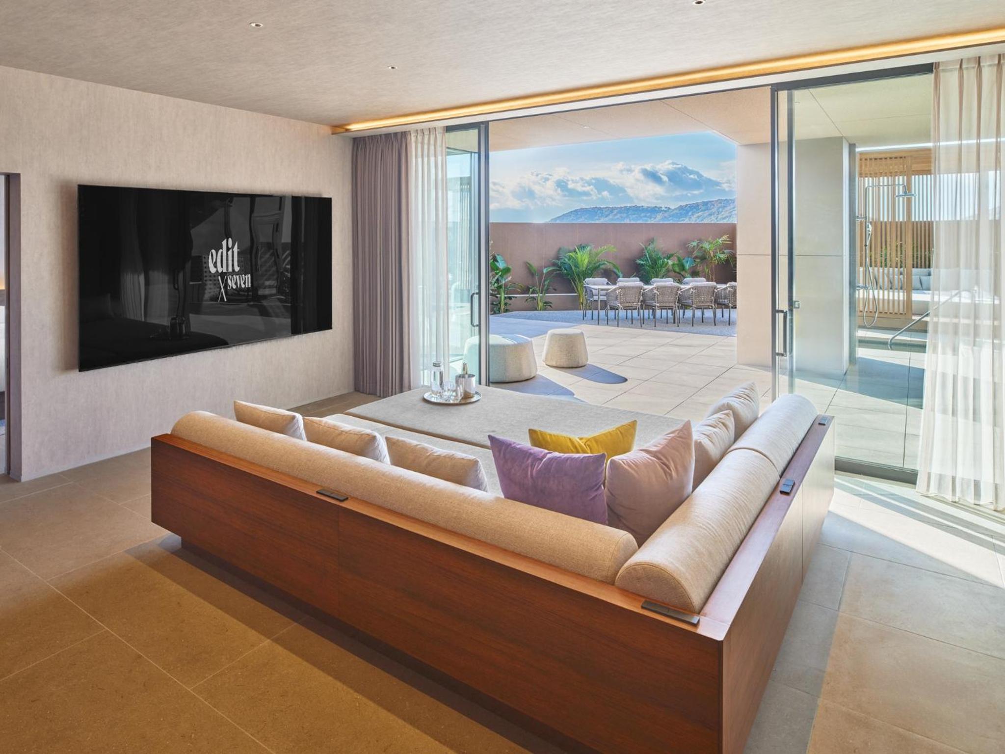 Suite with Garden and Plunge Pool - East Wing photo 2