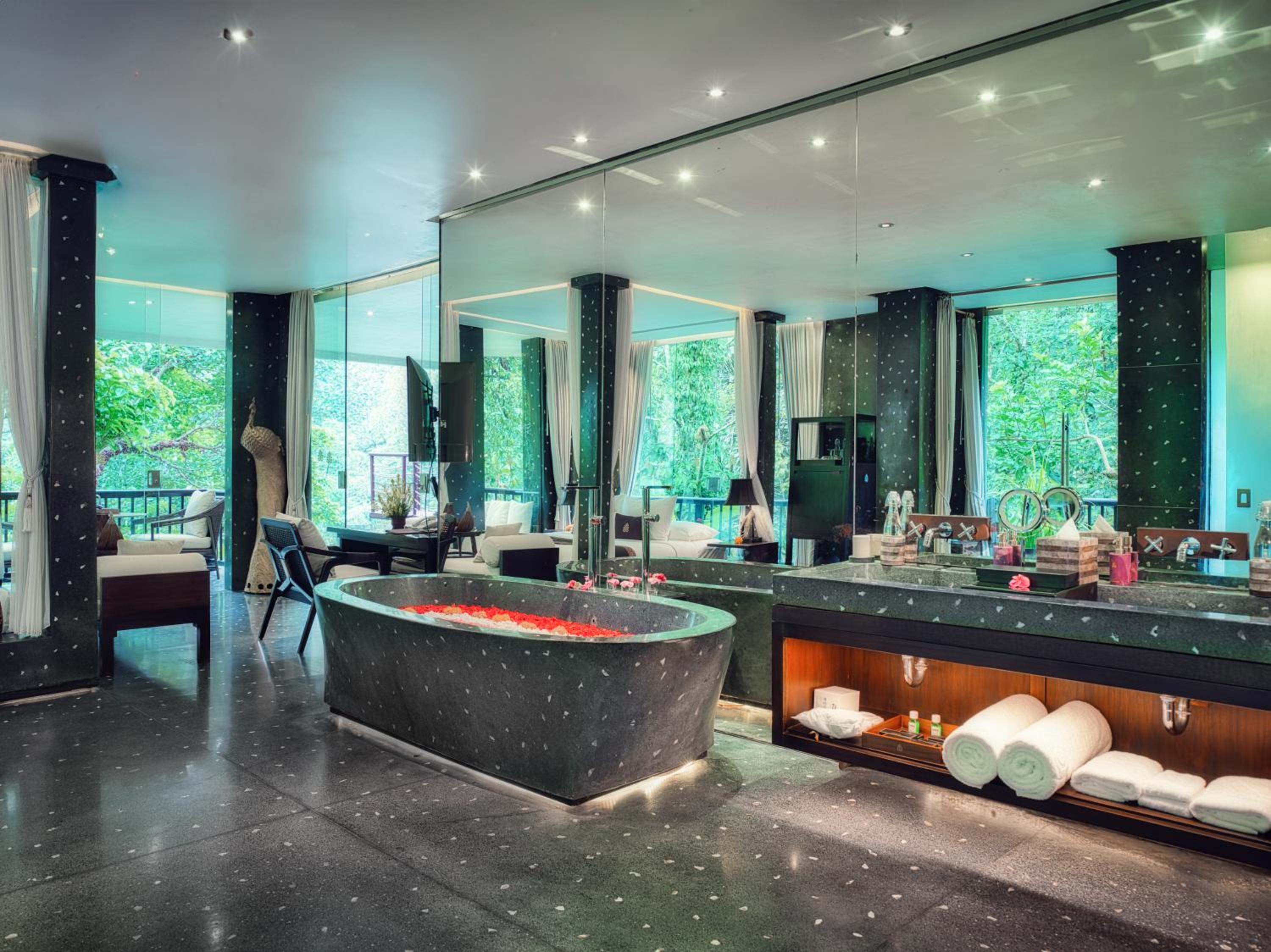 Royal Spa Suite - Photo 2