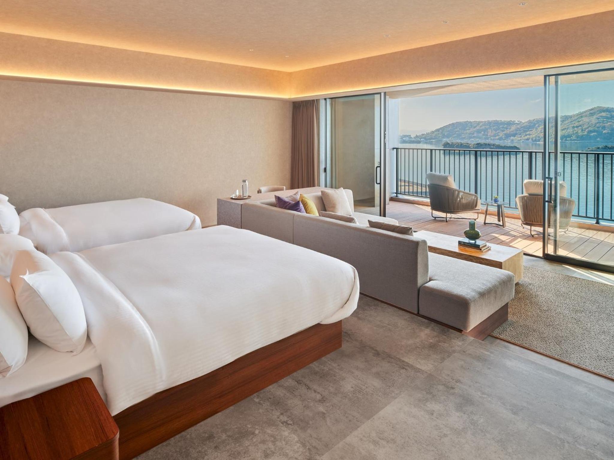 Superior Twin Room with Ocean View - East Wing photo 1