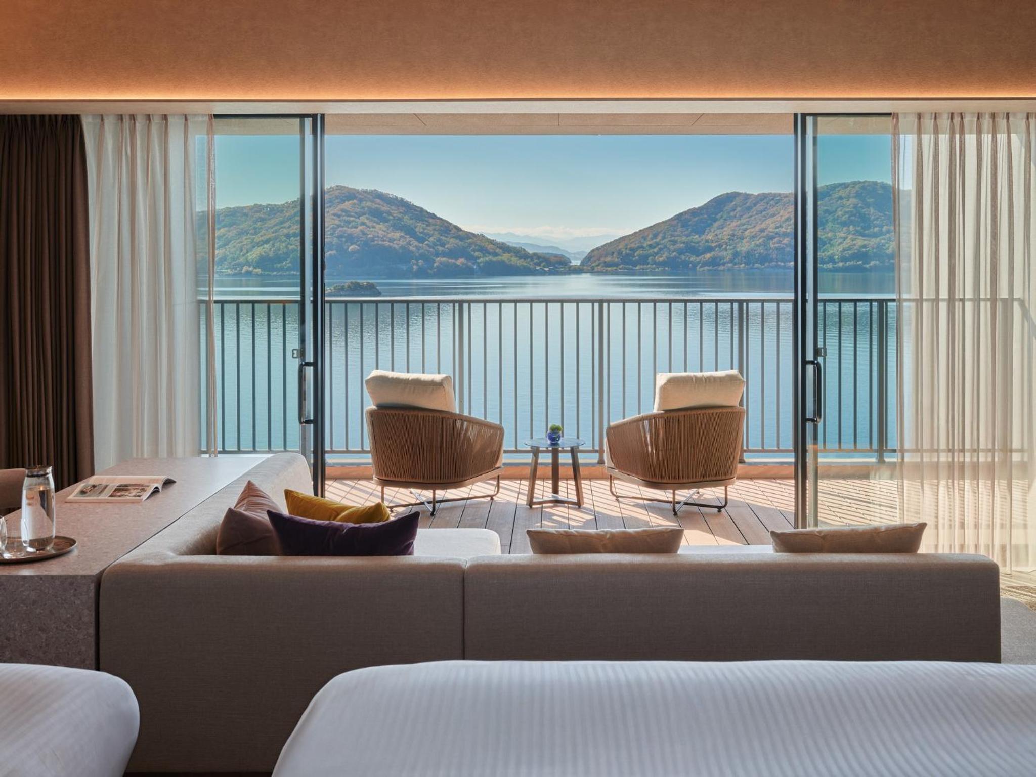 Superior Twin Room with Ocean View - East Wing photo 2