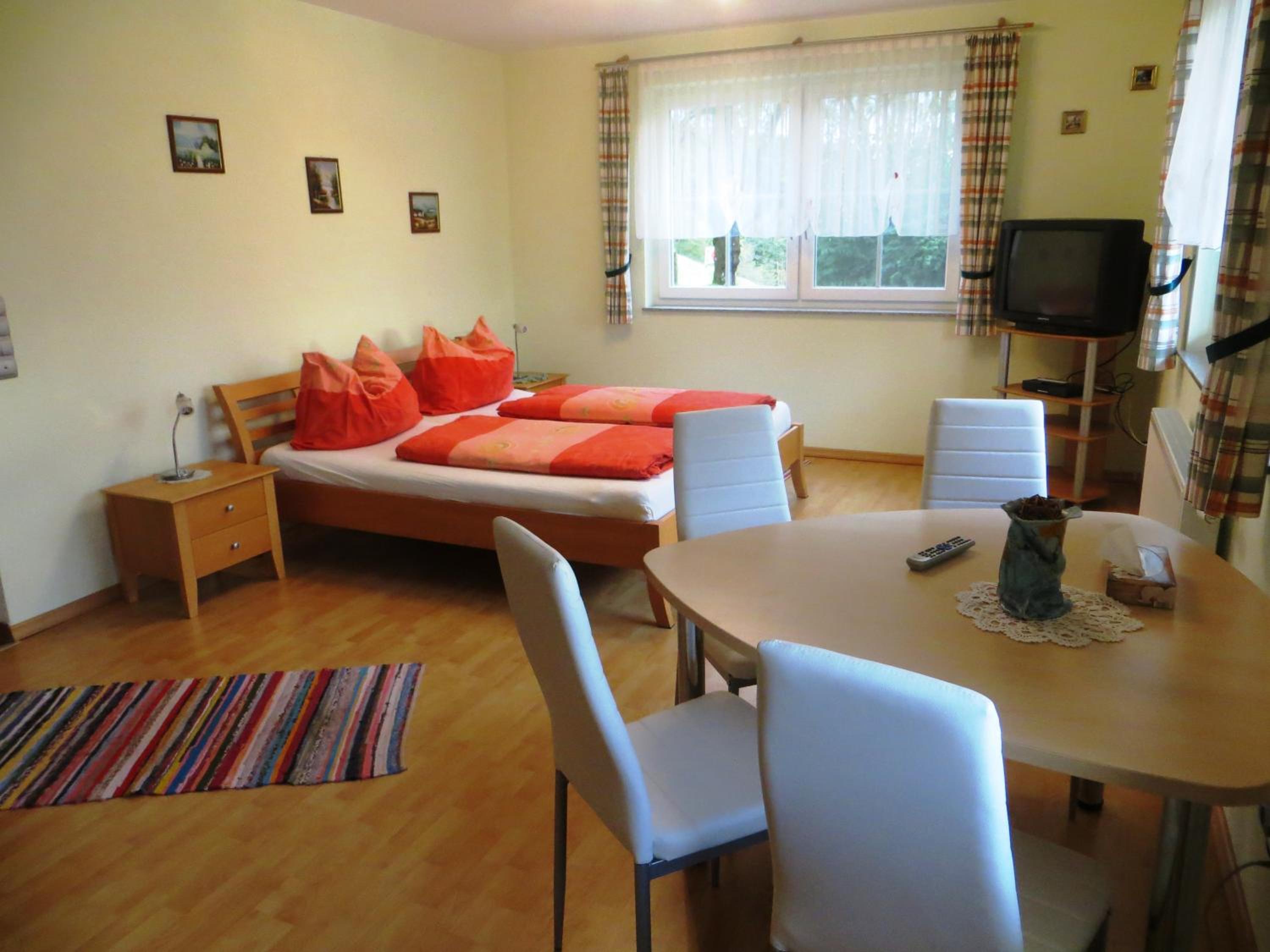 Apartment with Terrace - Photo 13