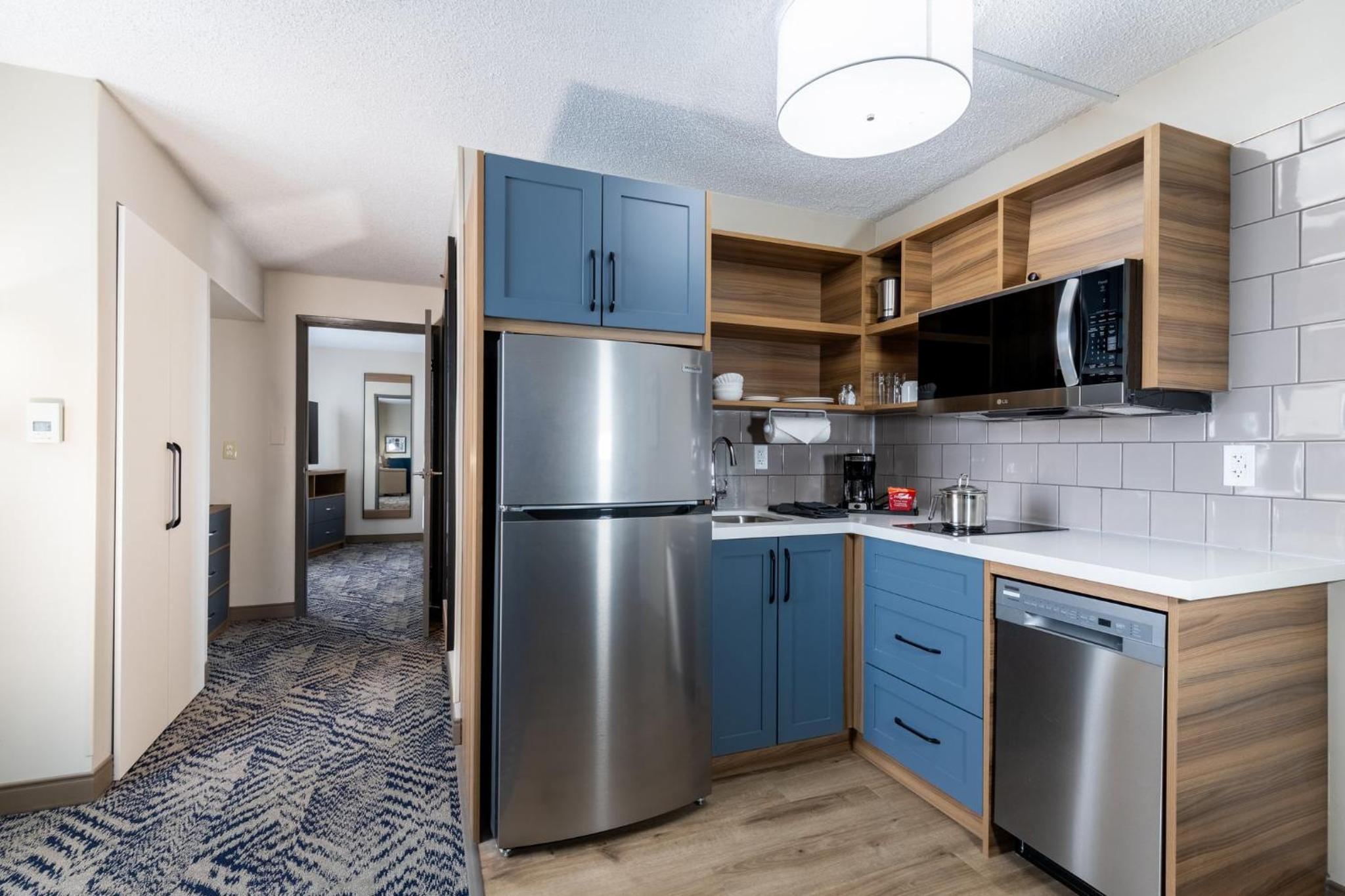 One-Bedroom Corner Suite