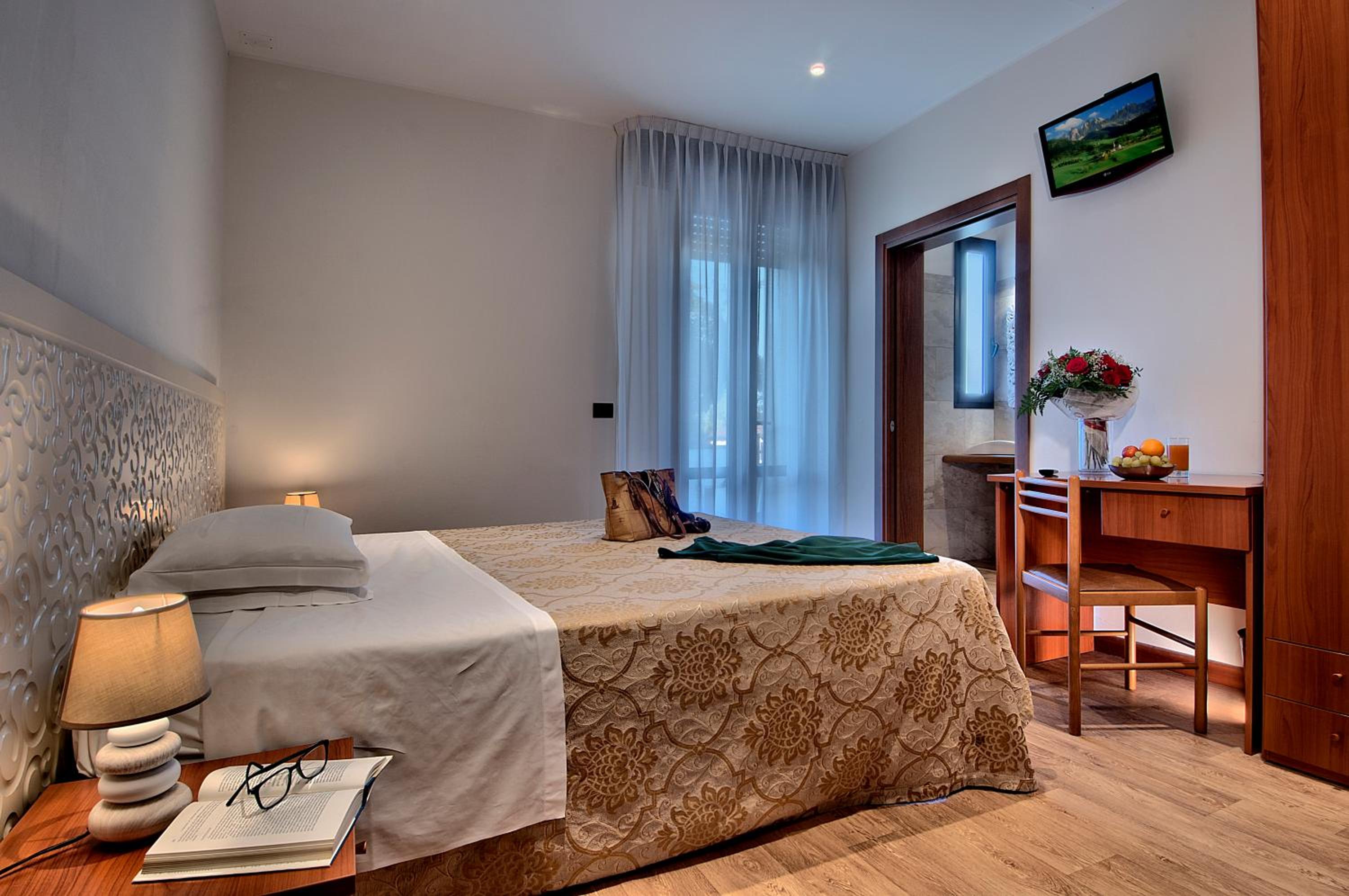 Double Room (1 Adult)