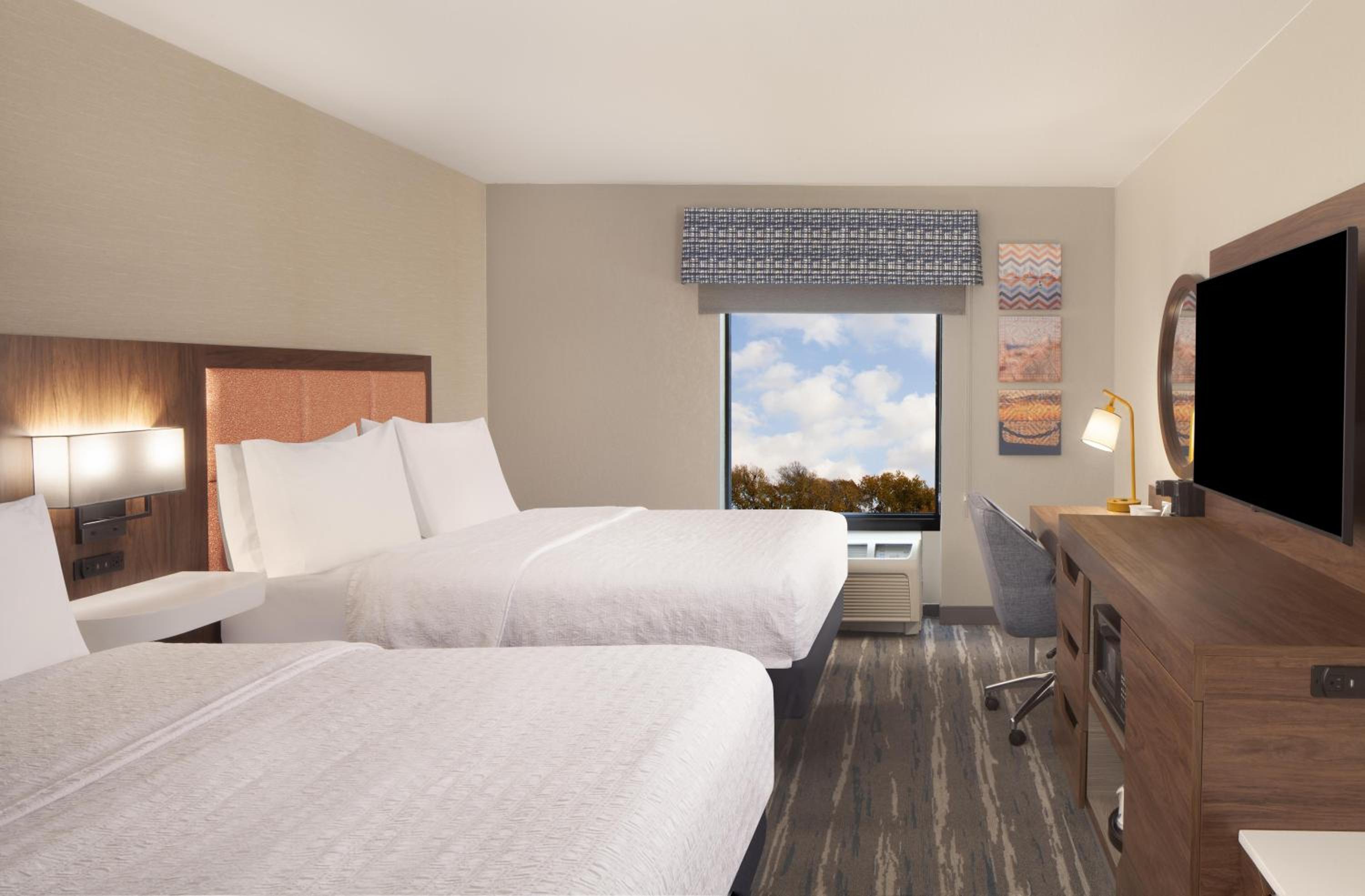Room with Two Queen Beds - Non-Smoking - Photo 3