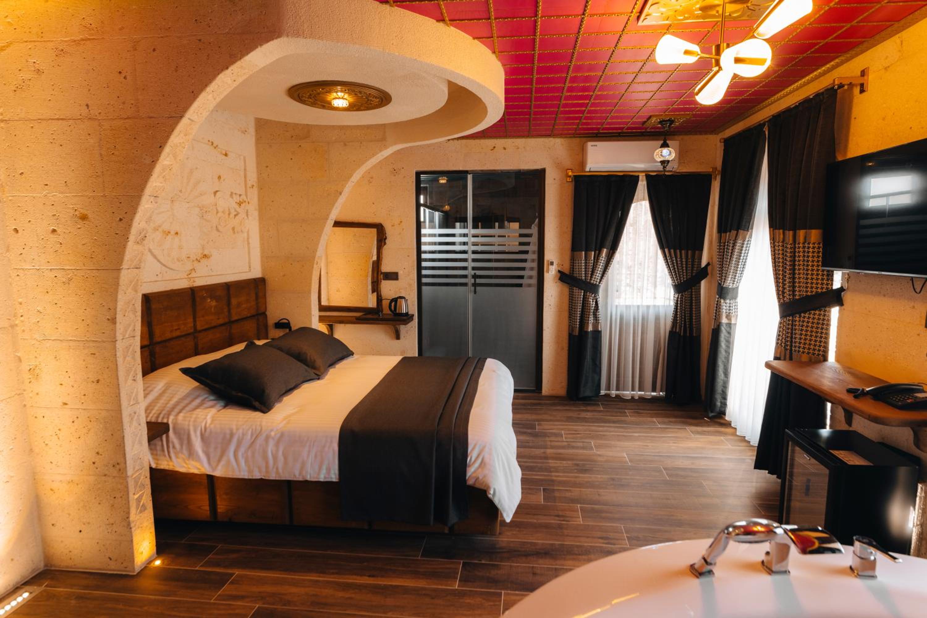 Queen Room with Spa Bath