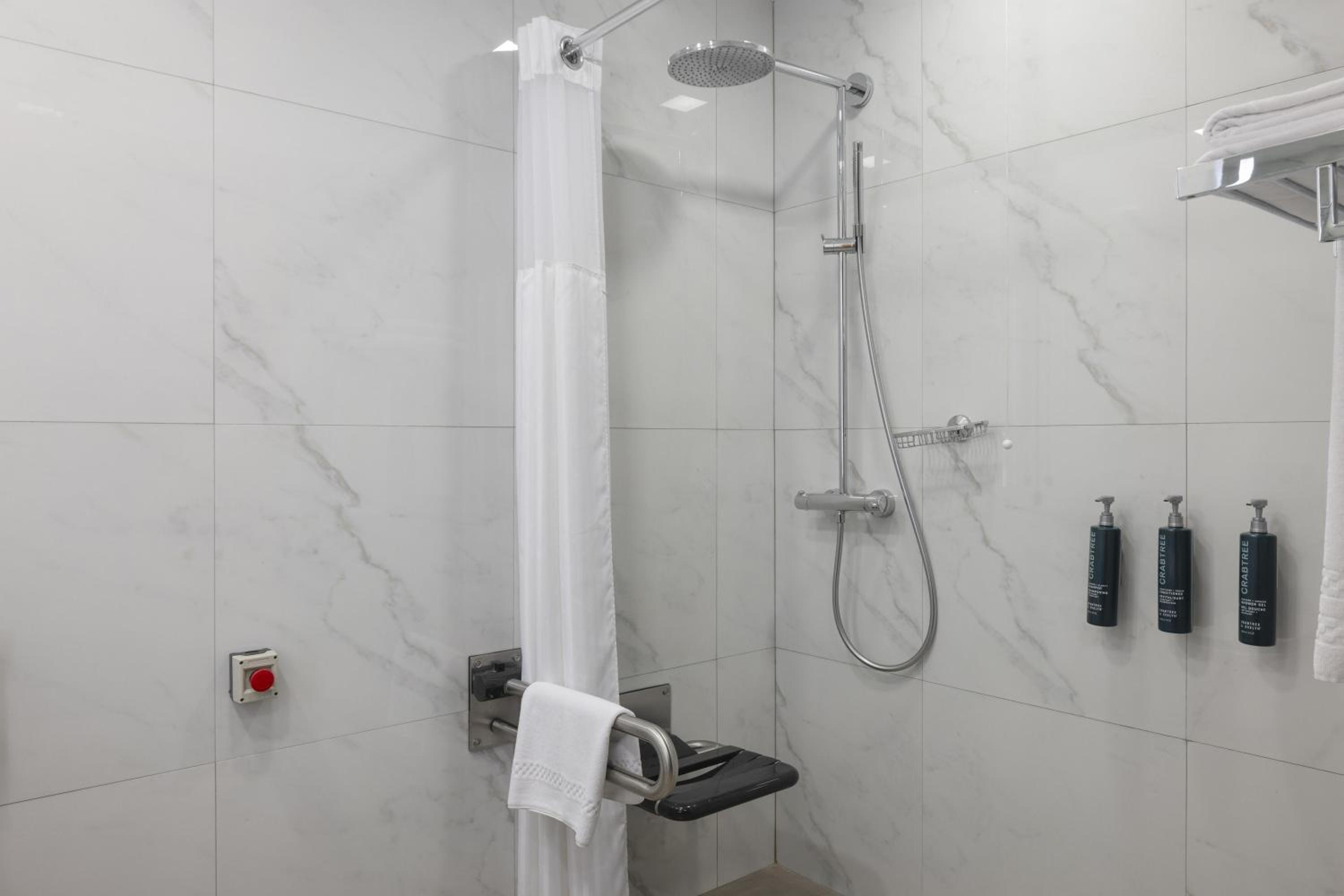 Queen Room with City View - Disability Access