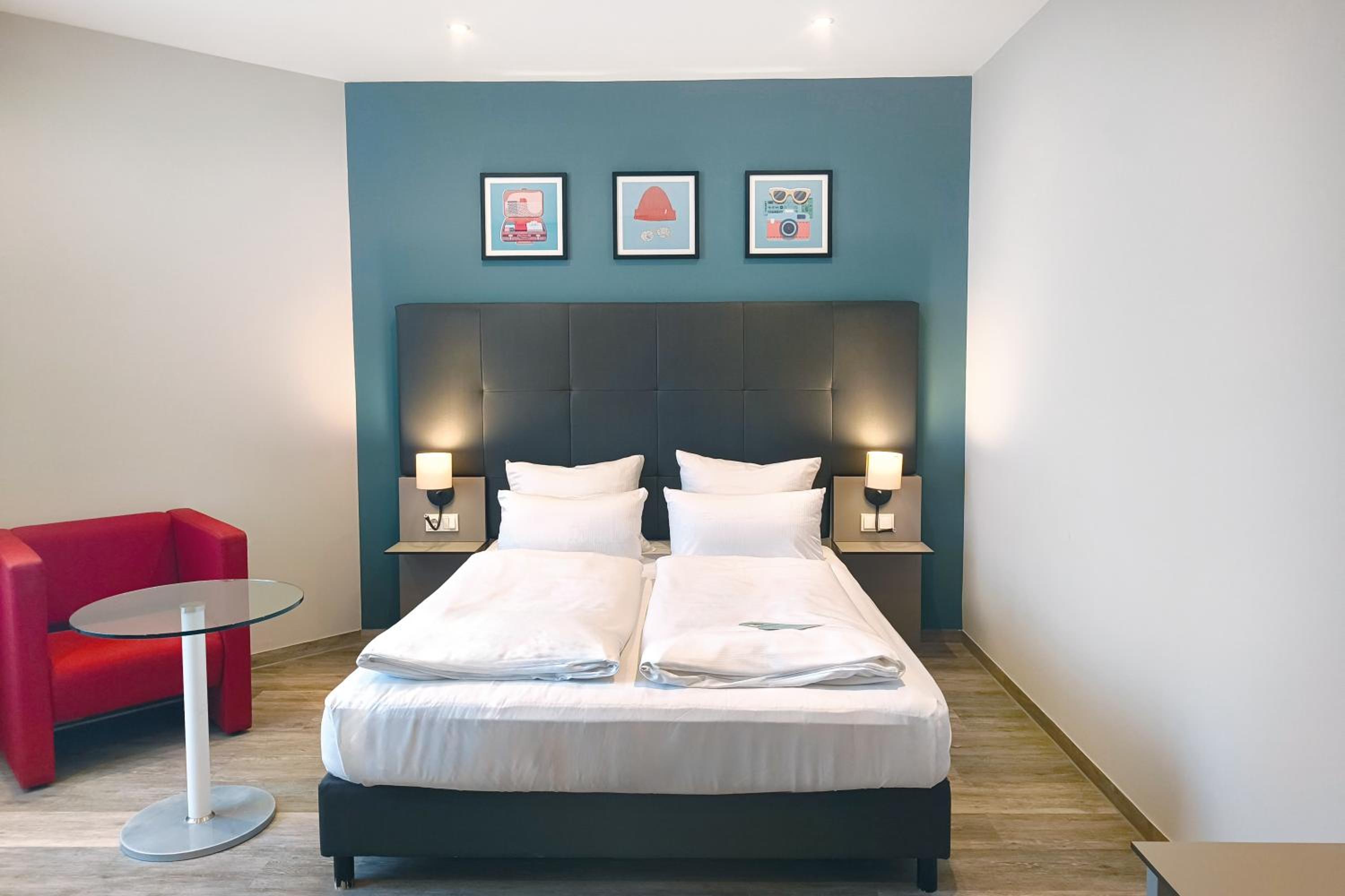 Standard Queen Room photo 2