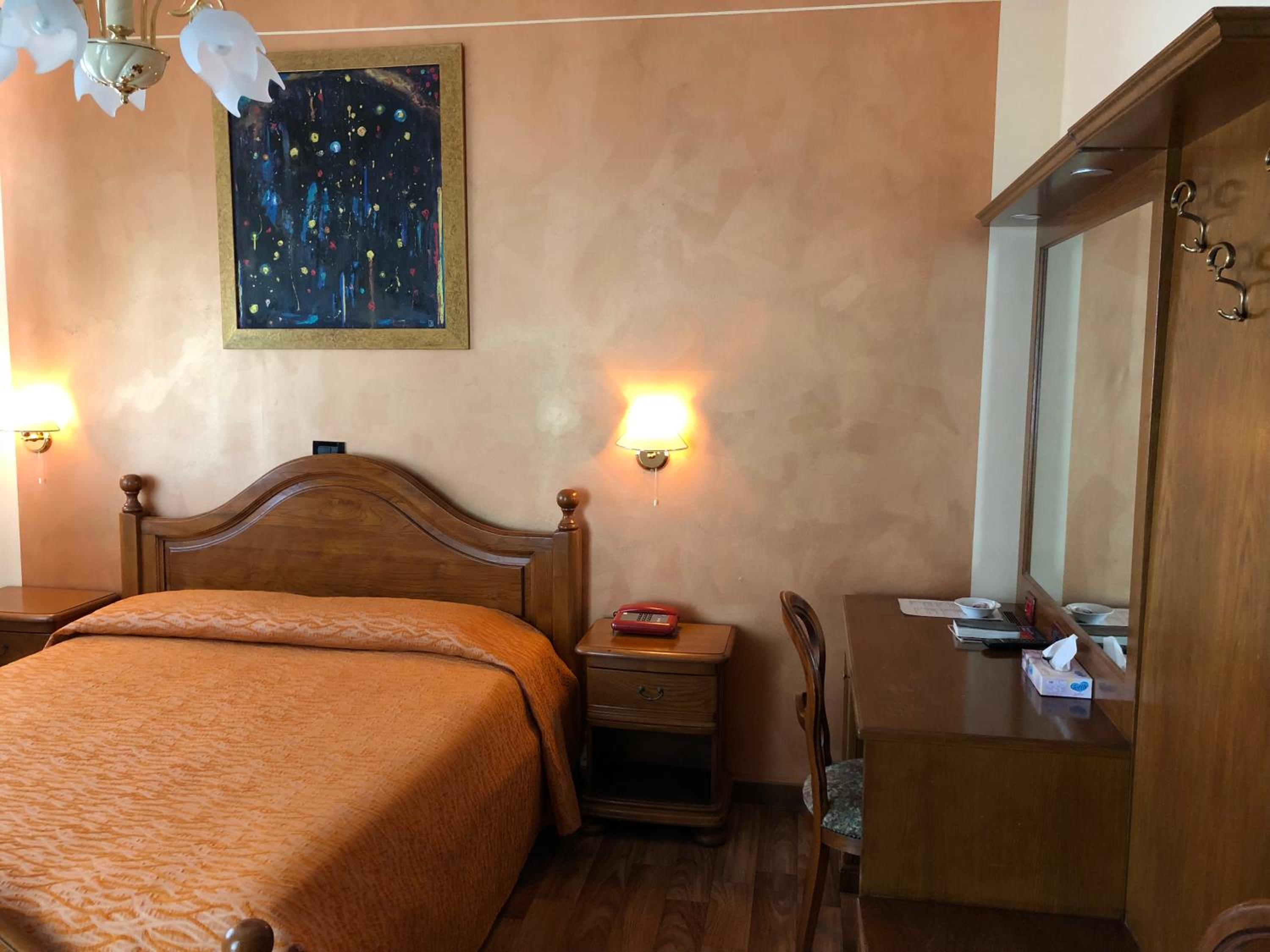 Standard Double Room - Photo 2