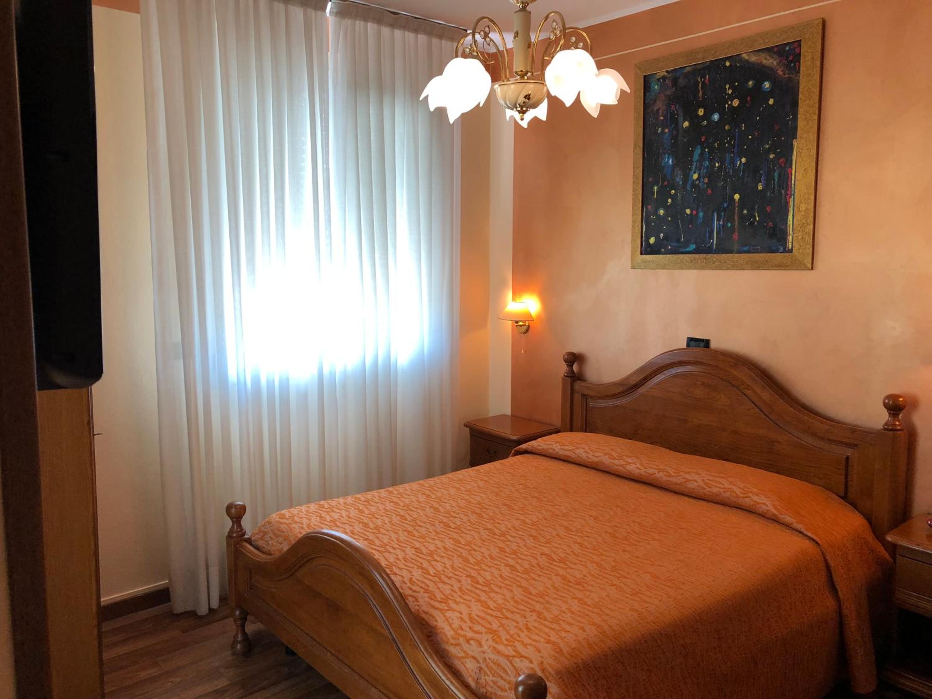 Standard Double Room - Photo 3