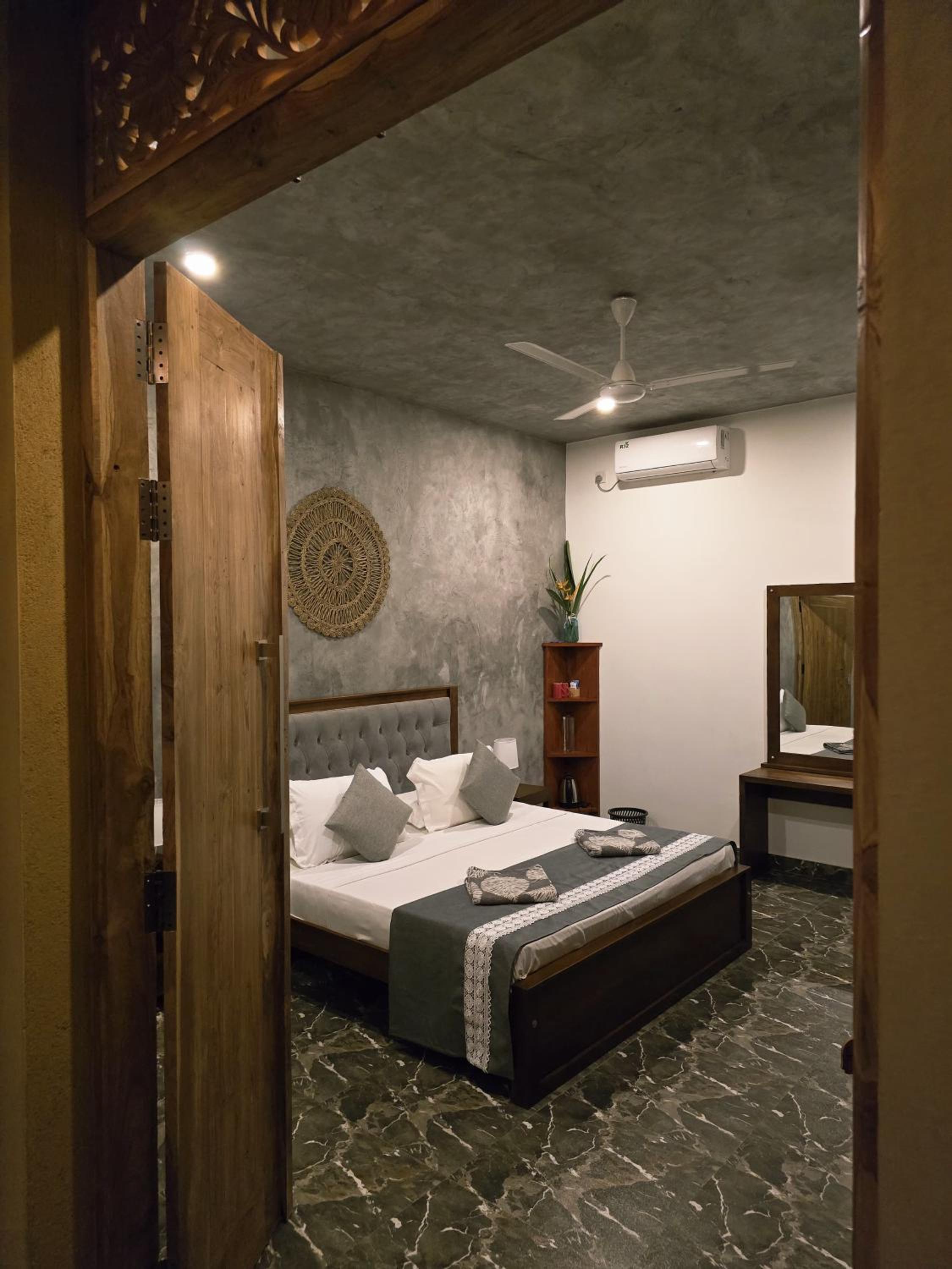 Deluxe Double Room with Balcony photo 2