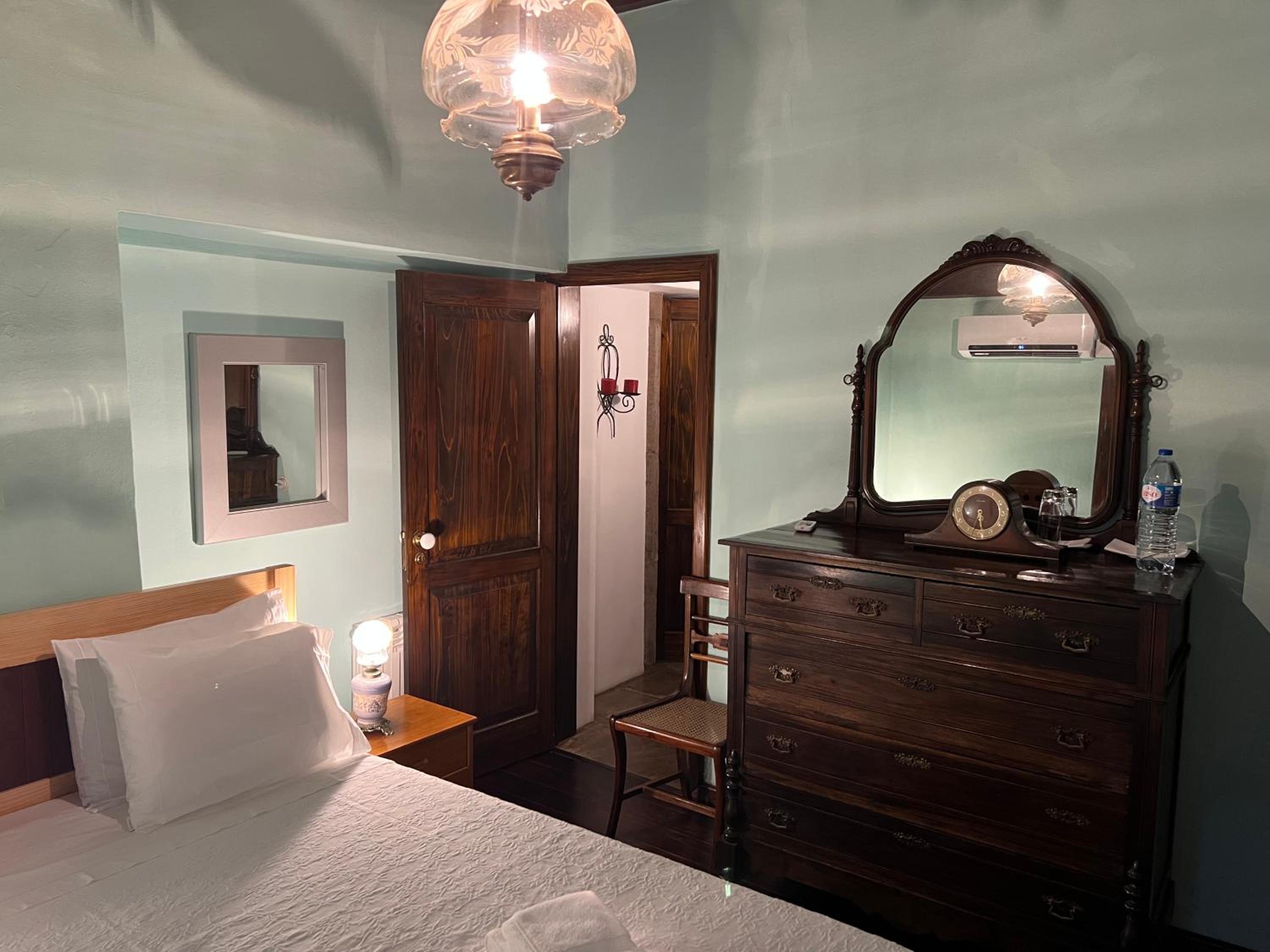 Deluxe Double Room with Shower photo 2