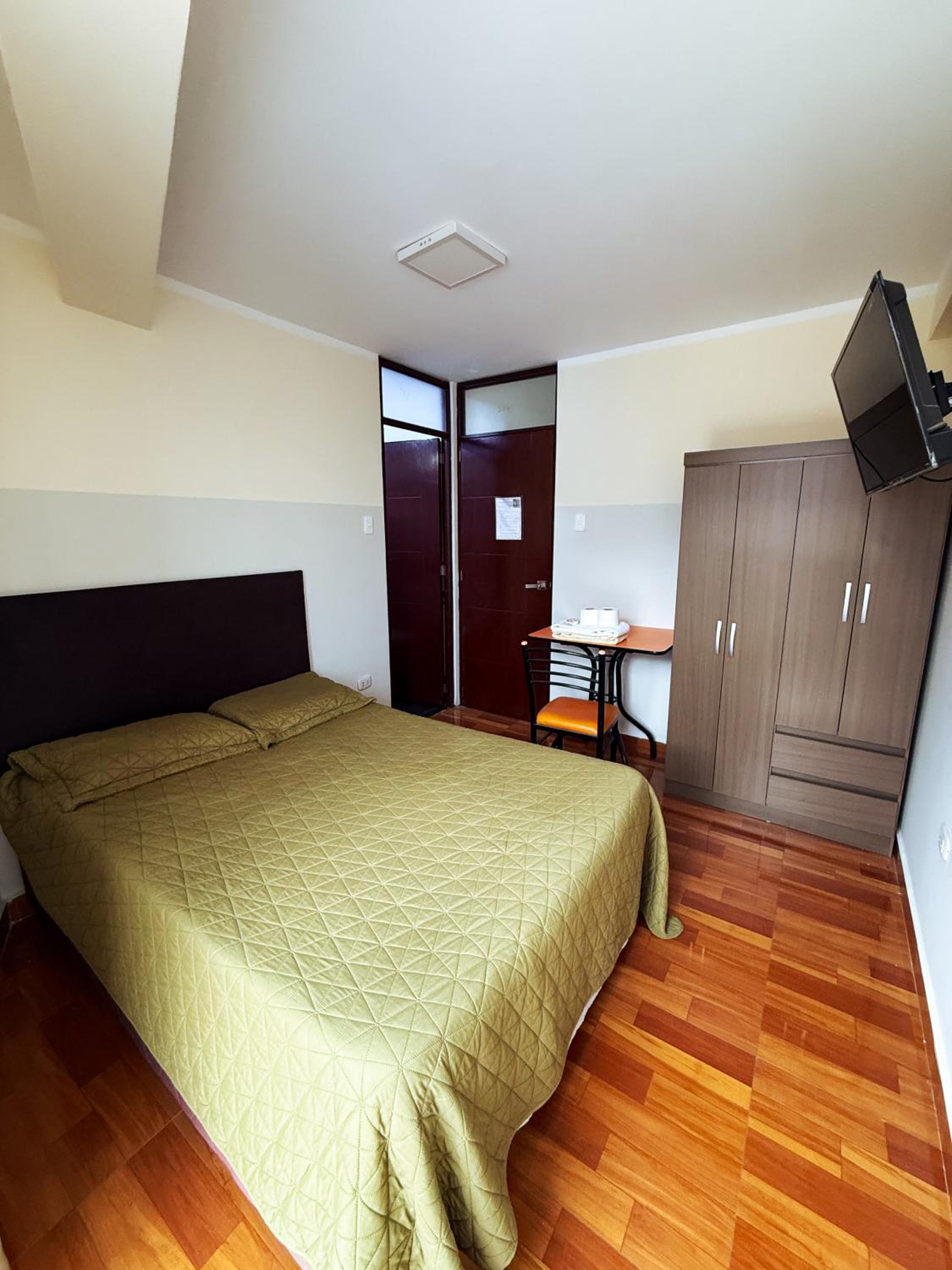 Double Room with Private Bathroom photo 2
