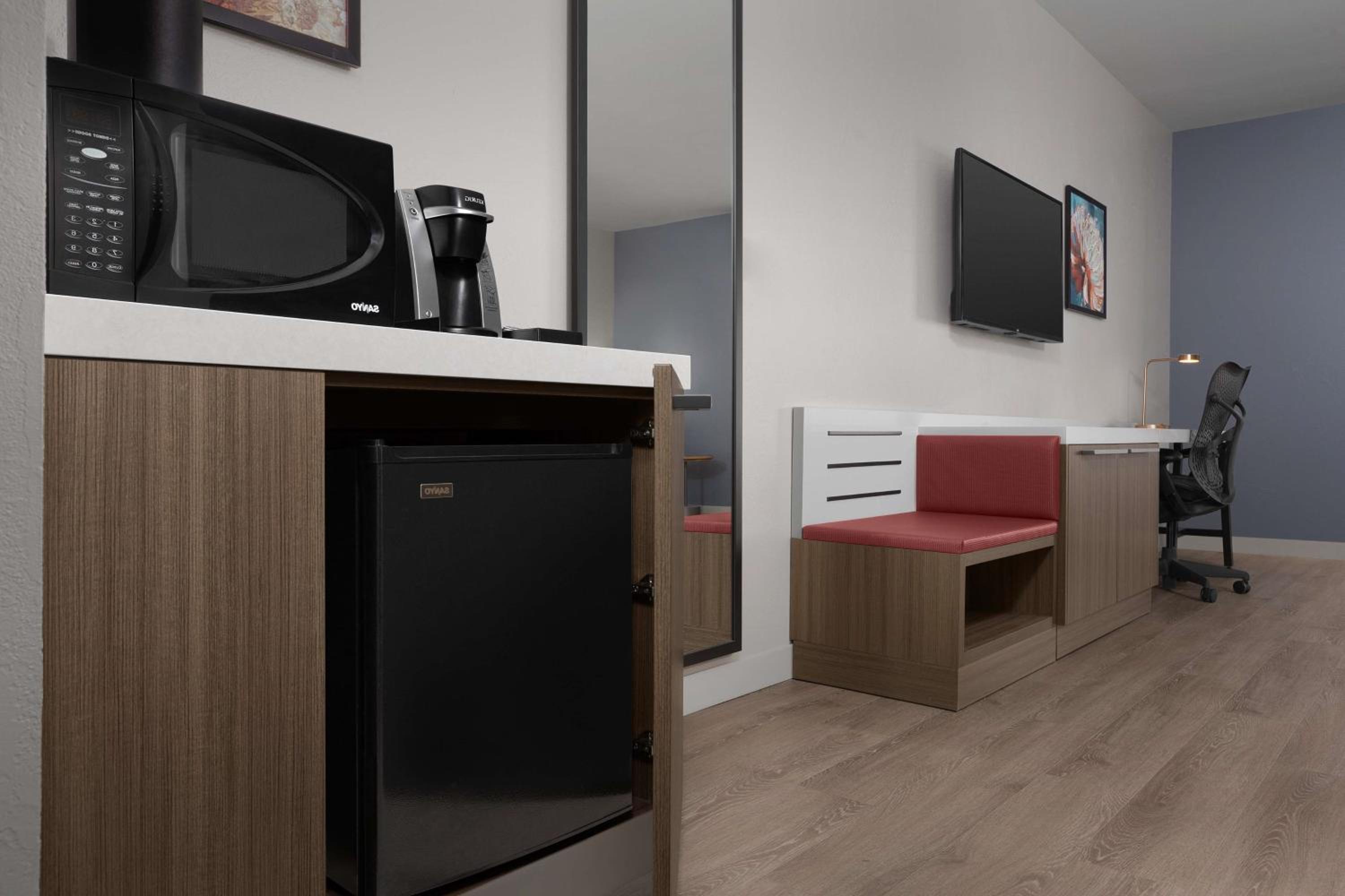 King Room with Peloton Bike - Photo 4