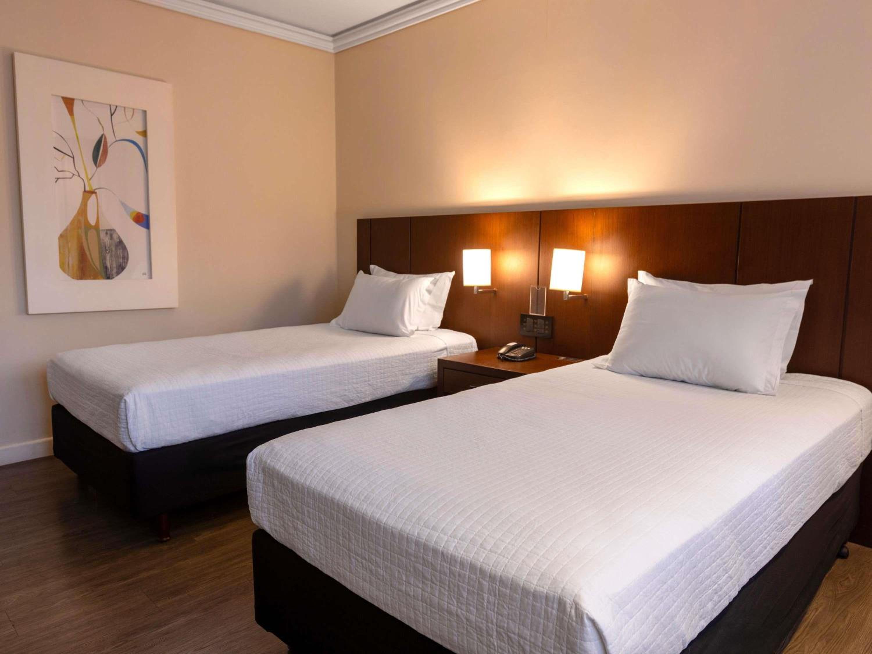 Family Room with One Queen Bed and Two Single Beds - Photo 3